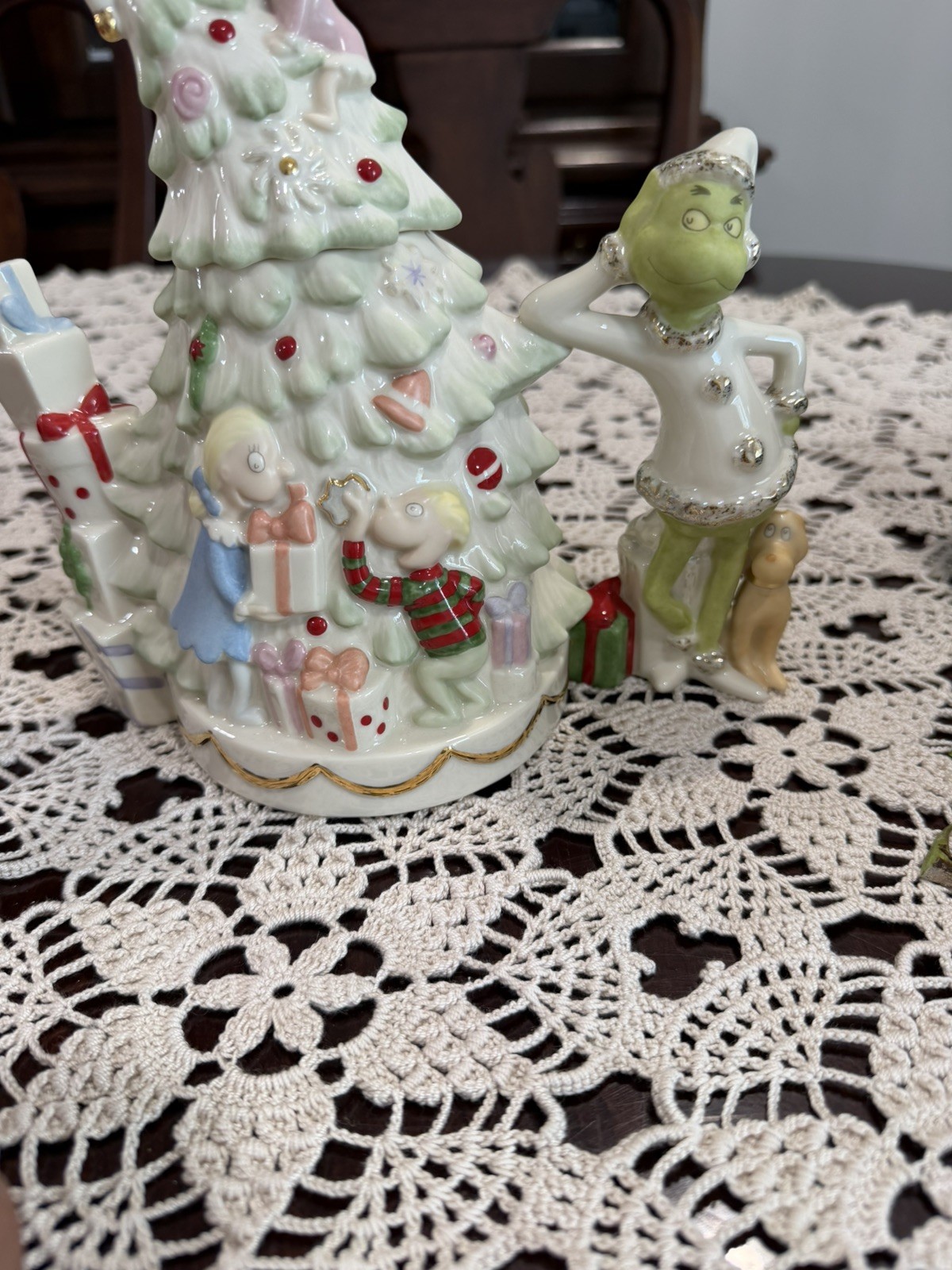 LENOX -- Dr Seuss -- A GRINCHY GRINCH CHRISTMAS TEAPOT  -- NO BOX