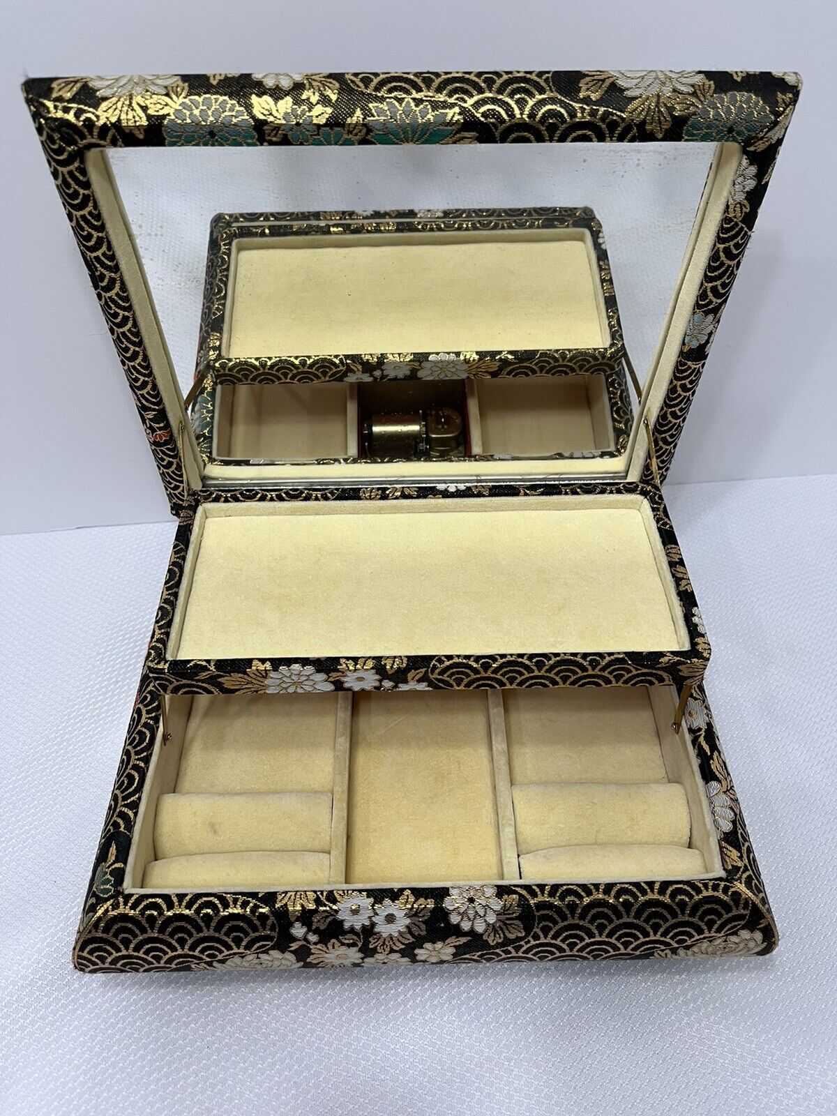 VTG Sankyo Oriental Upholstered Footed Lined Jewelry Sankyo 23 Note Music Box