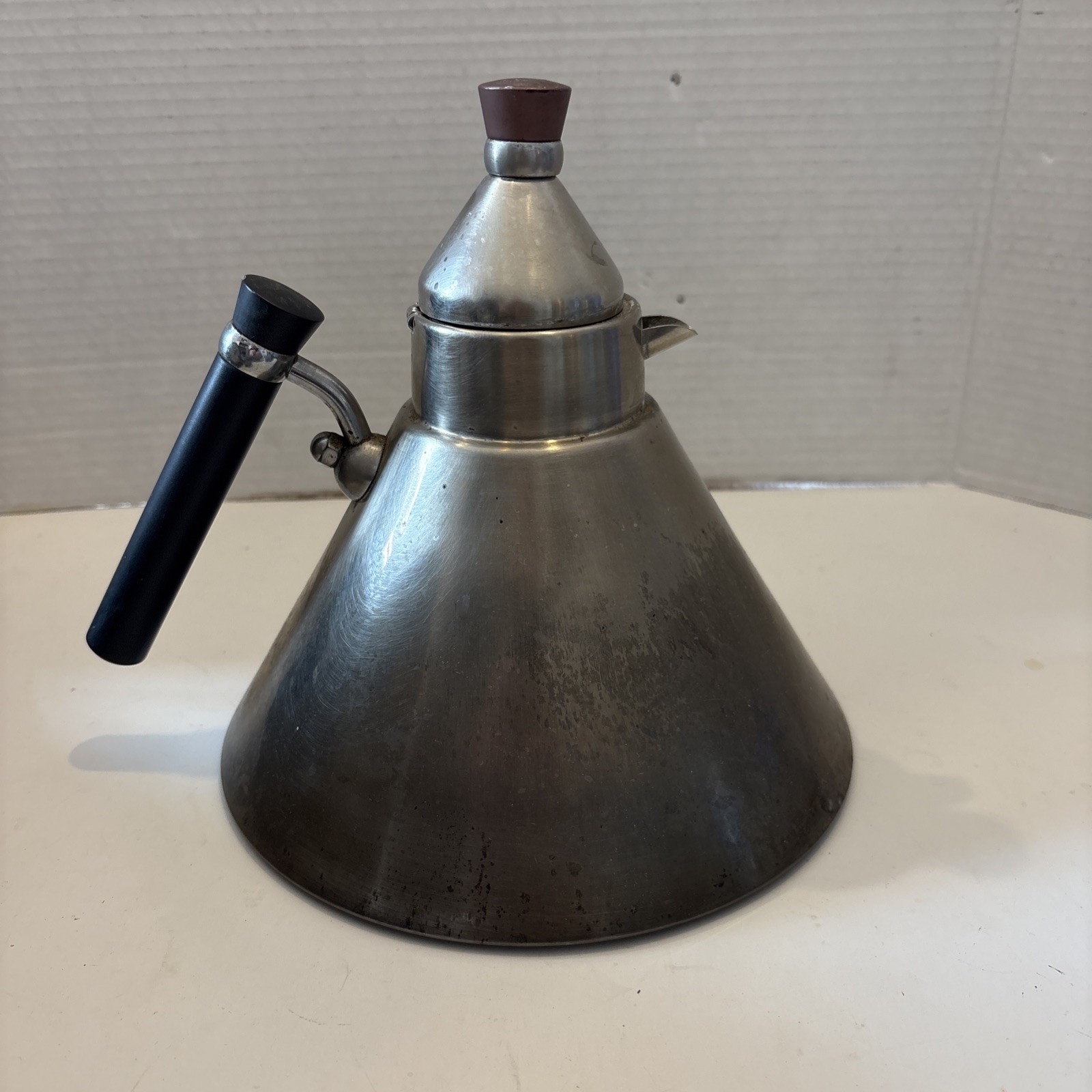 Prandelli style INOX 18/C tea kettle 80\'s As Seen For Decoration Bakelite Handle