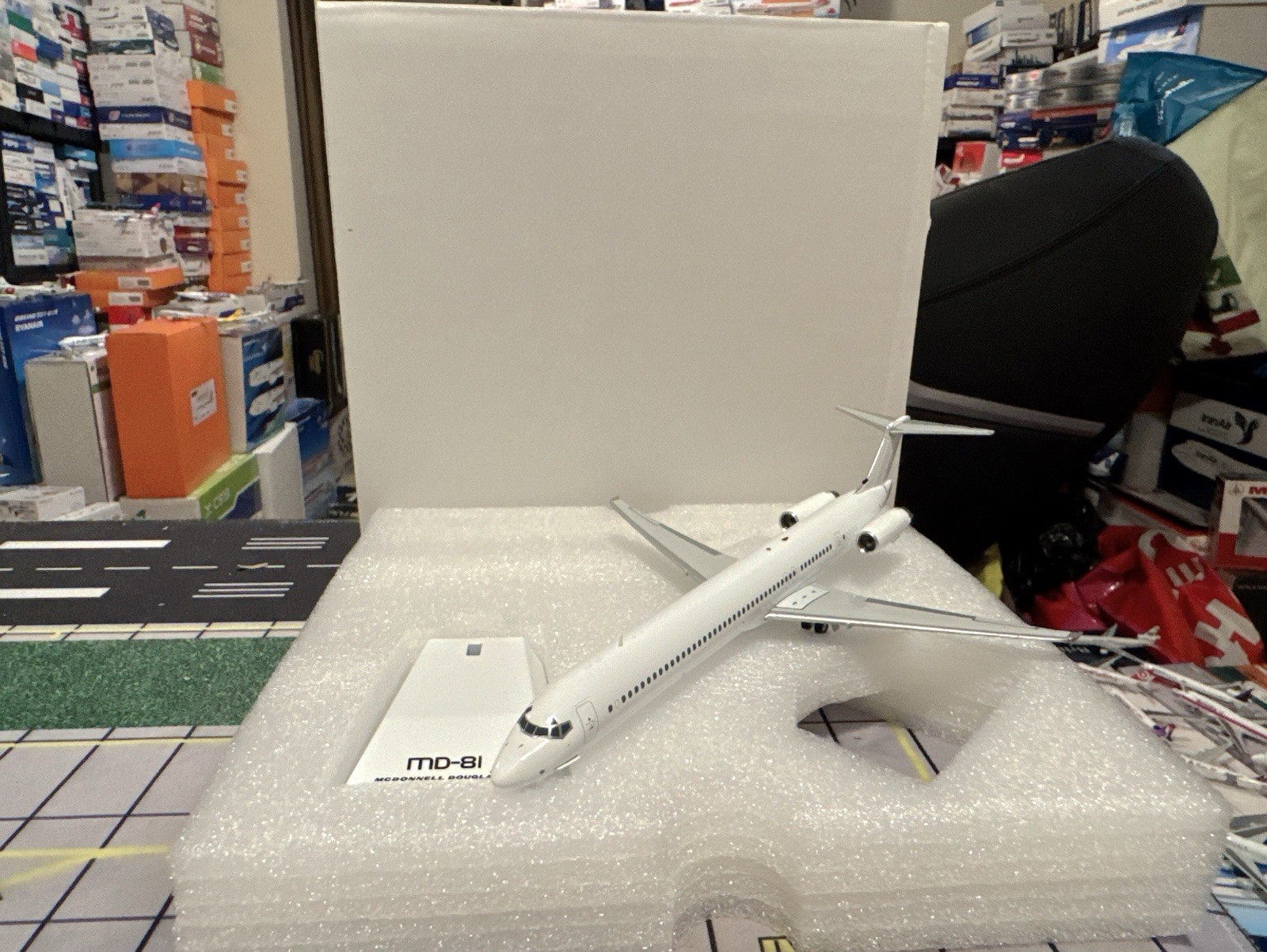 JC Wings 1:200 Douglas MD-81 MD-80 Blank White Diecast Custom Desktop Model