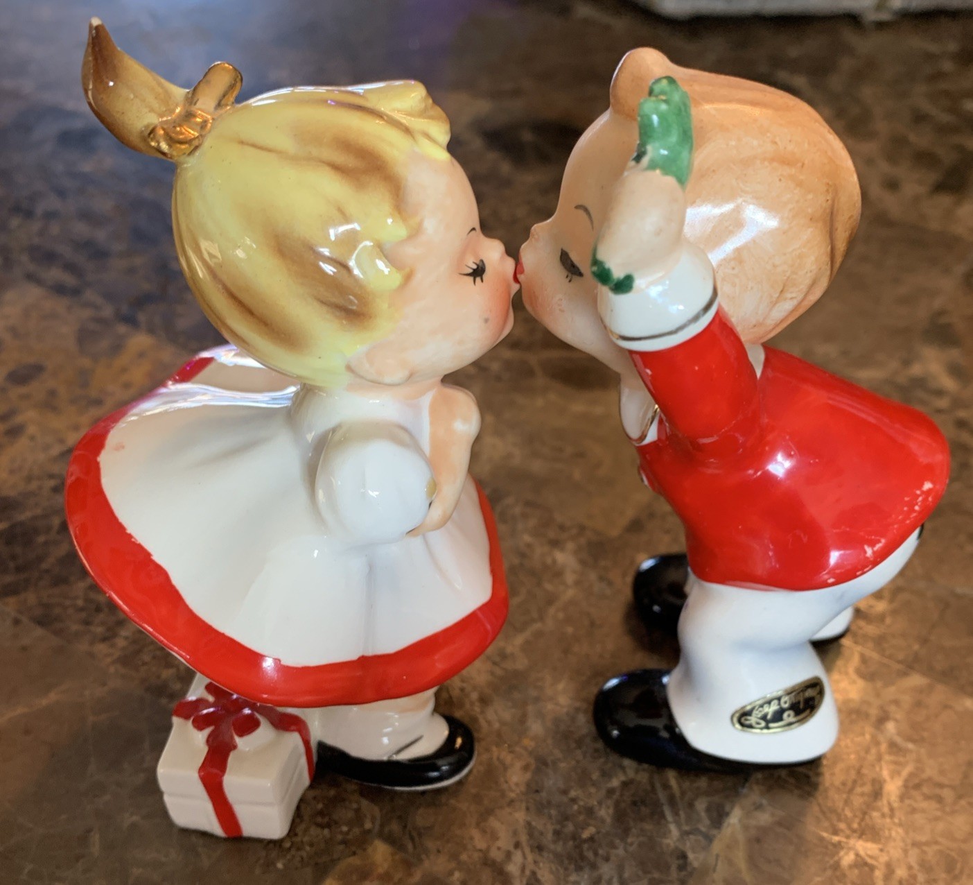 Vtg Josef Originals Christmas Kissing Boy and Girl Under Mistletoe RARE Japan
