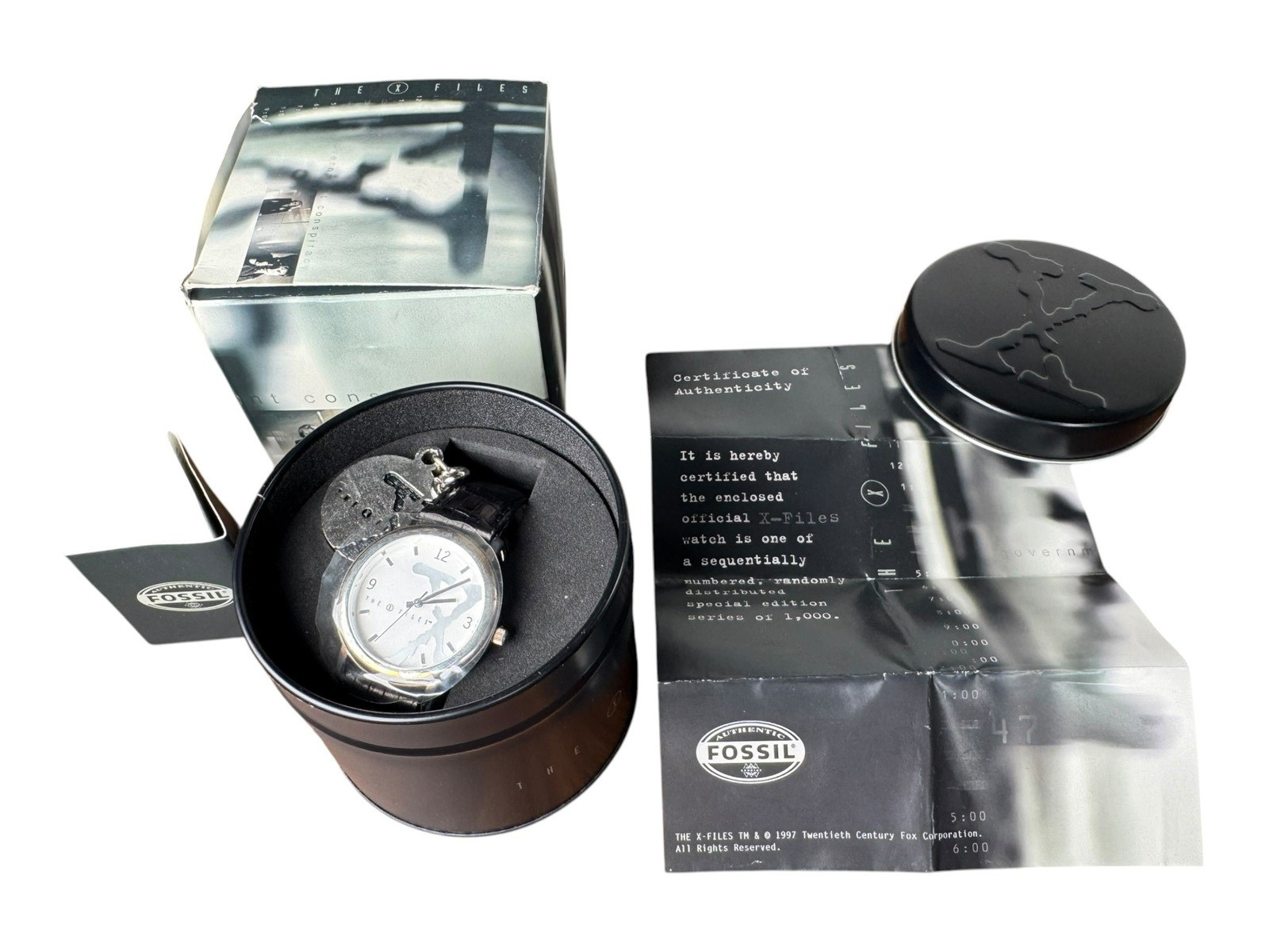 1997 Fossil X-Files Watch LE LI-1634 NIB (#0532/1000) Rare Tin Keychain Set NOS 1997 Fossil X-Files Watch LE LI-1634 NIB (#0532/1000) Rare Tin Keychain Set NOS
