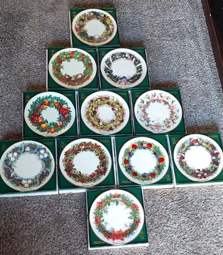Lenox Colonial Christmas Wreath Series STATES Set Of 11 Plates Made in USA
