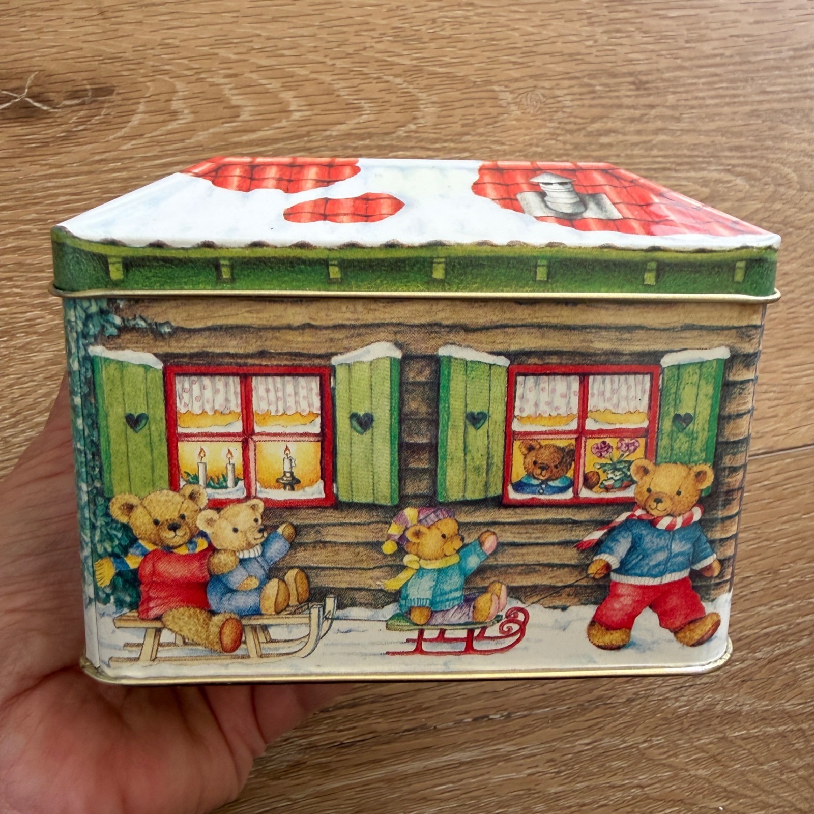 Vintage Ilona Hertzberger Christmas Teddy Bear Log Cabin Tin Made in England