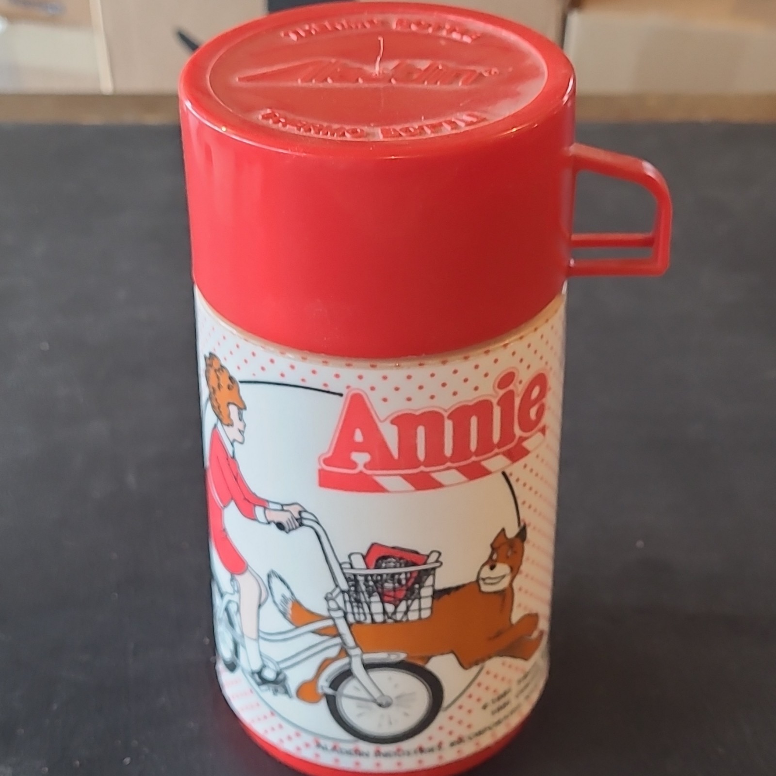 Aladdin Annie Plastic Thermos Bottle w/ Cup Lid 1981 Columbia Pictures Red/White