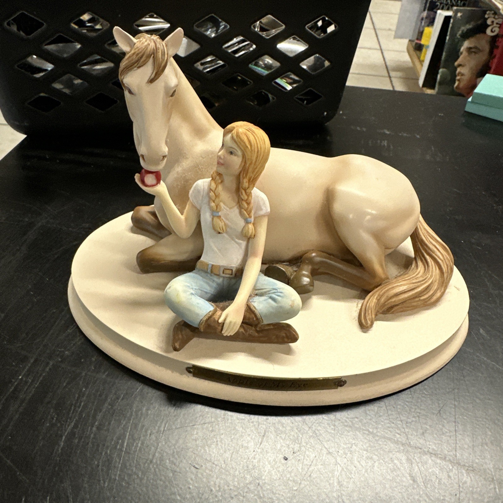 ENESCO 4034002 HORSE WHOSPERS APPLE OF MY EYE STATUE