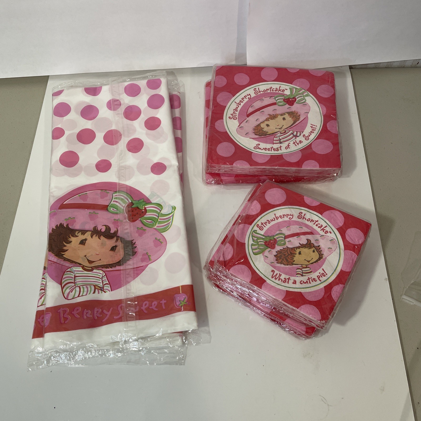 Vintage 2000's Strawberry Shortcake Napkins & tablecloths New Party Supplies