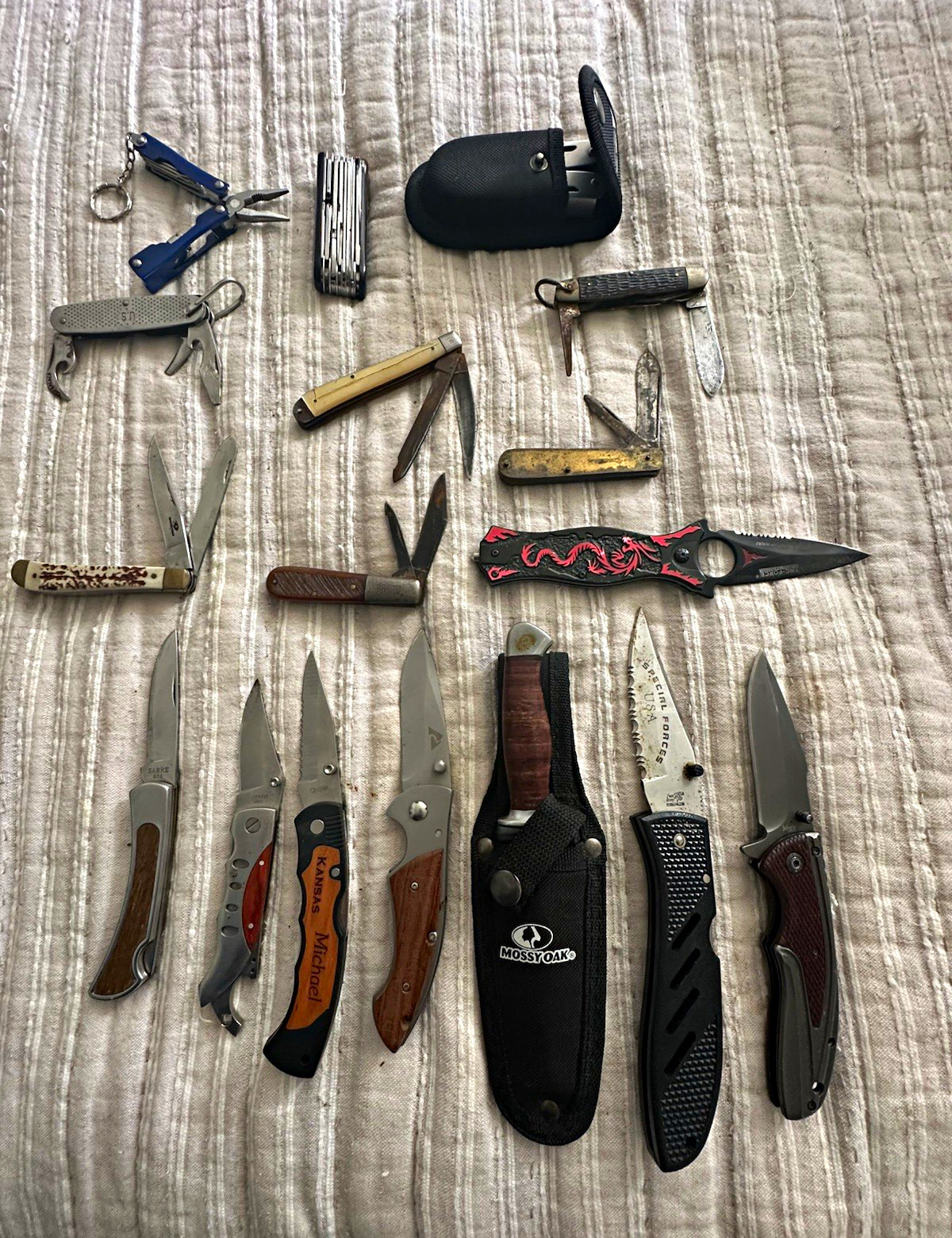 Mixed Brands Knife Lot: Pocketknives & Multi-Tools w/ Fixed Blade and Sheath