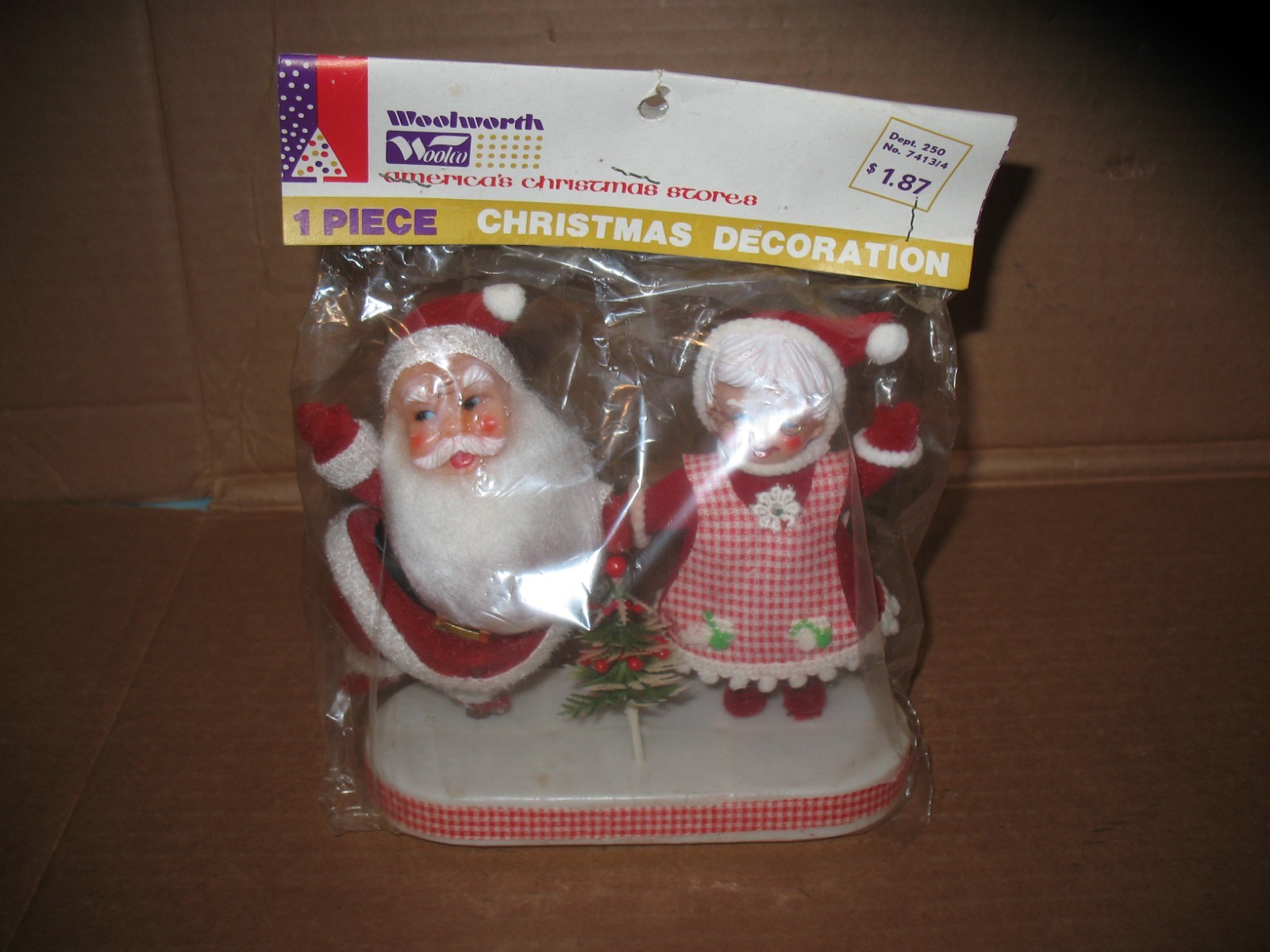 VTG Flocked Santa & Mrs. Claus Holding Hands Waving Felt Figurine In Org Package