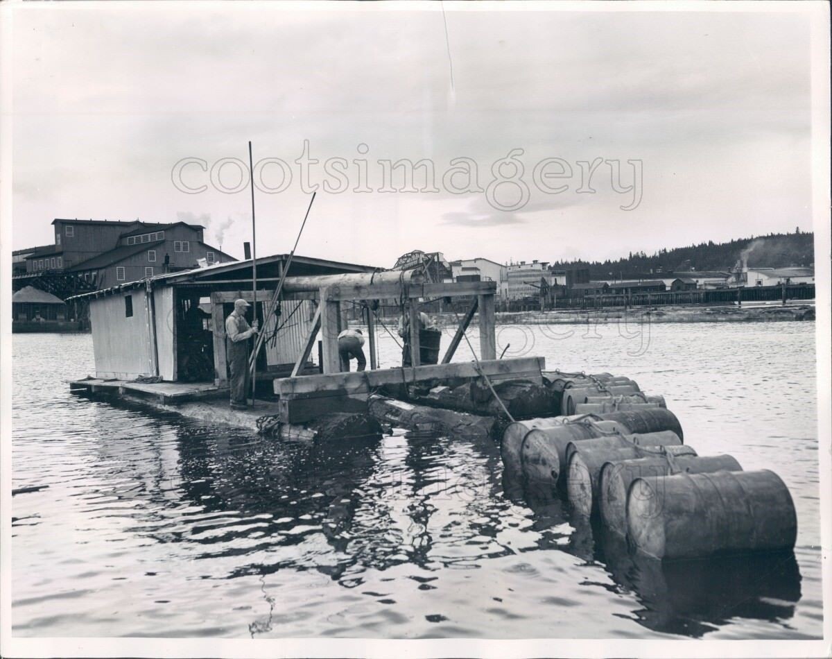 1951 Press Photo Shelton Salvage Company Barge Oakland Bay Mason Co Washington