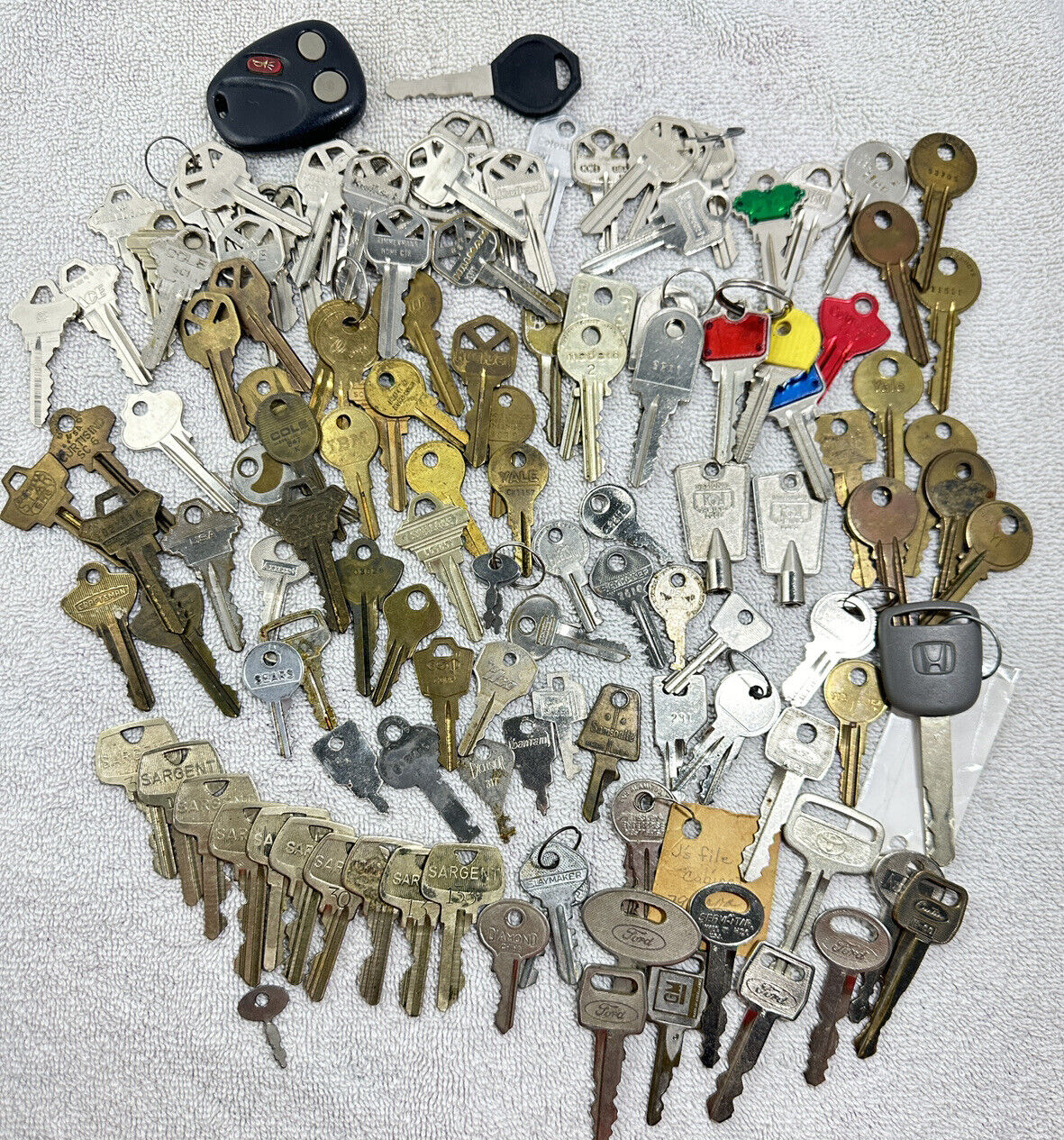 Lot Of Misc Used Cut Keys Over 2 Pounds Auto Home Business Pad Suit Case Cabinet