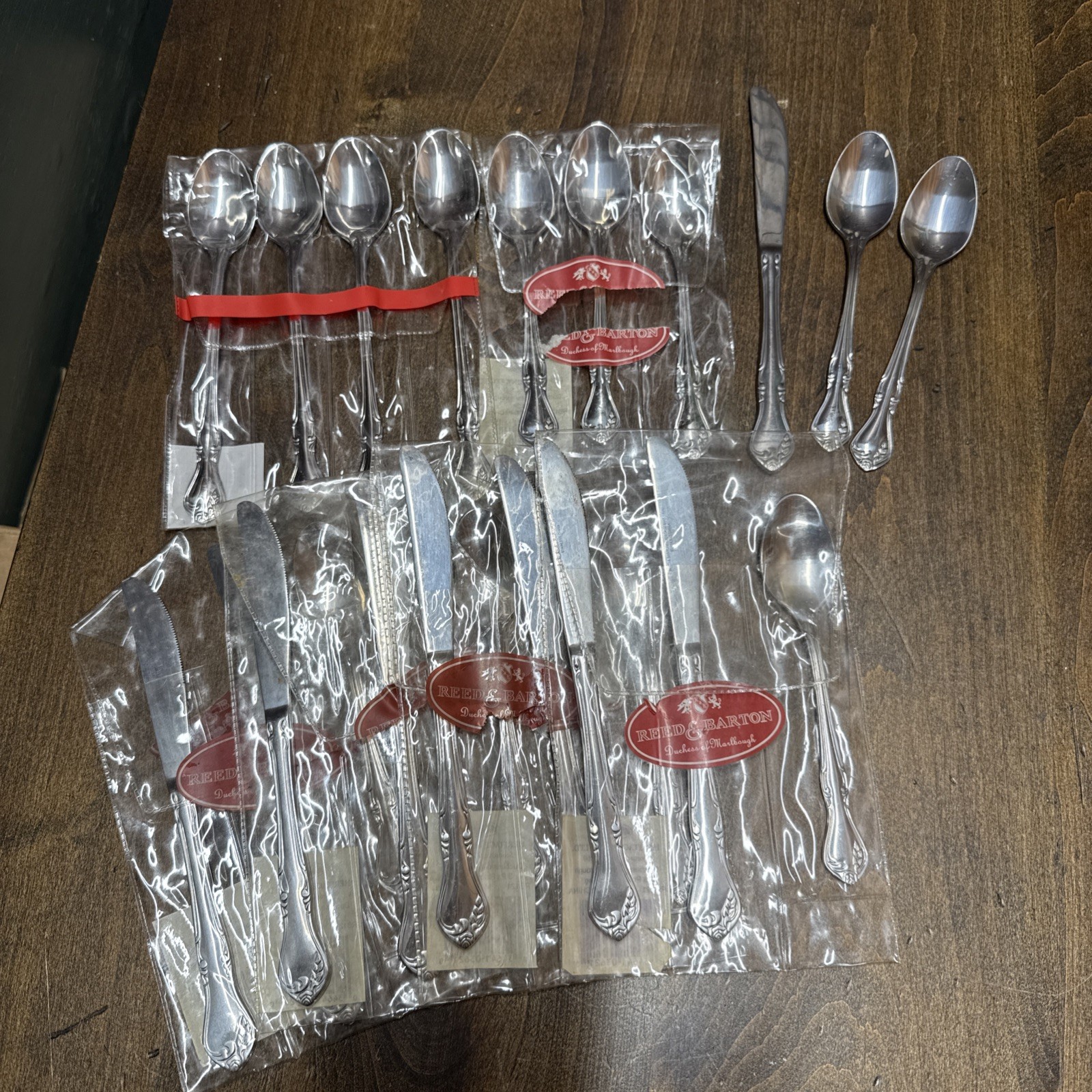 22 pc ROSE QUEEN Stainless Flatware Reed & Barton 18/0 Heritage Mint Ltd China 22 pc ROSE QUEEN Stainless Flatware Reed & Barton 18/0 Heritage Mint Ltd China
