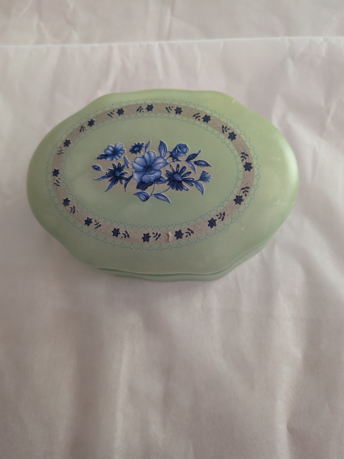 VINTAGE GREEN ALABASTER OVAL TRINKET BOX