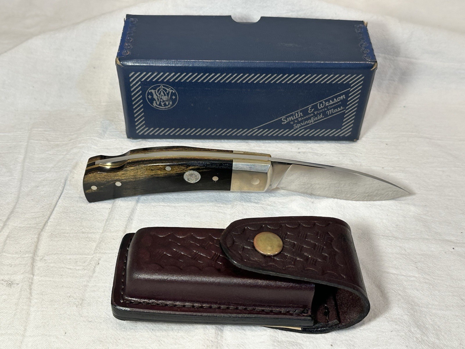 Vintage Smith & Wesson Folding Lock Back Hunter Model 6060 With Sheath In Box