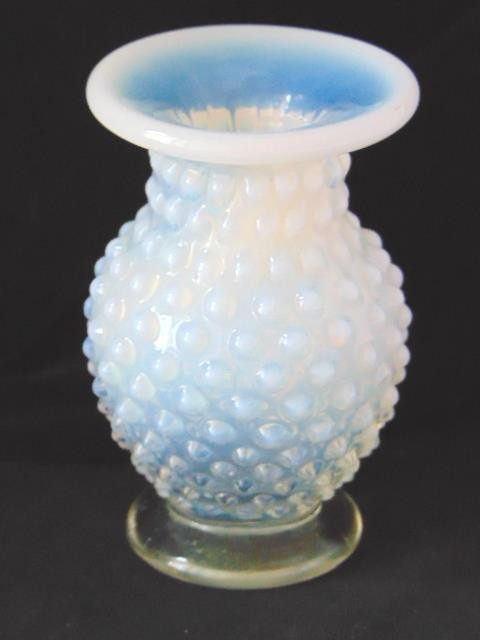 Sweet Vintage FENTON French OPALESCENT Clear HOBNAIL 3-1/2