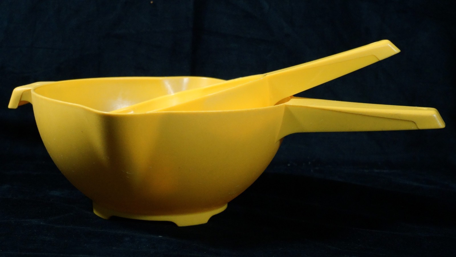 Vintage Tupperware Colanders Yellow Strainer 2 Piece Set (A3)