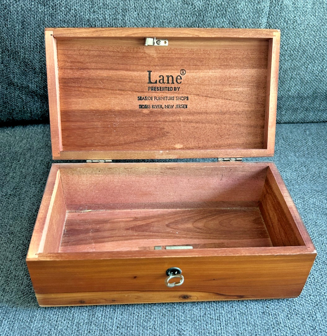Vtg LANE Miniature CEDAR CHEST w/ Key from Toms River NJ Great Cond Vtg LANE Miniature CEDAR CHEST w/ Key from Toms River NJ Great Cond