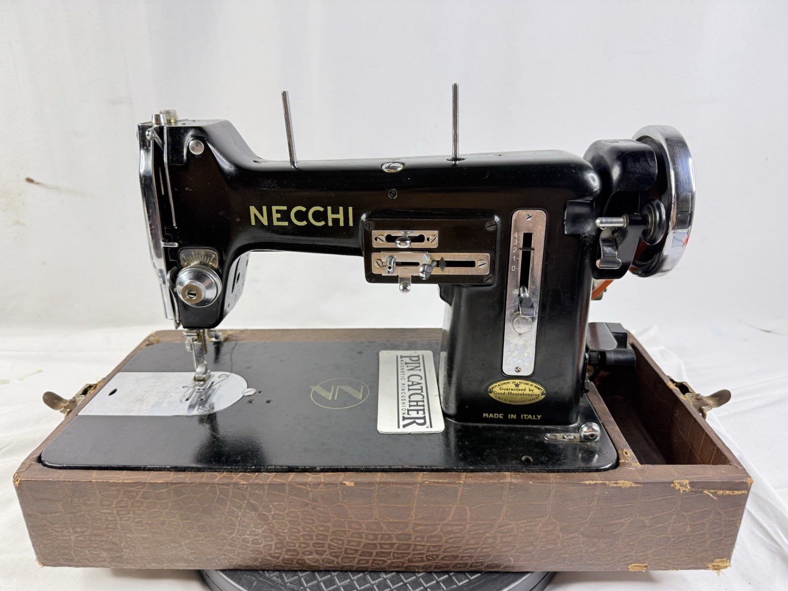 VINTAGE 1950\'s NECCHI BU NOVA SEWING MACHINE ORIGINAL CASE AND MANUAL 