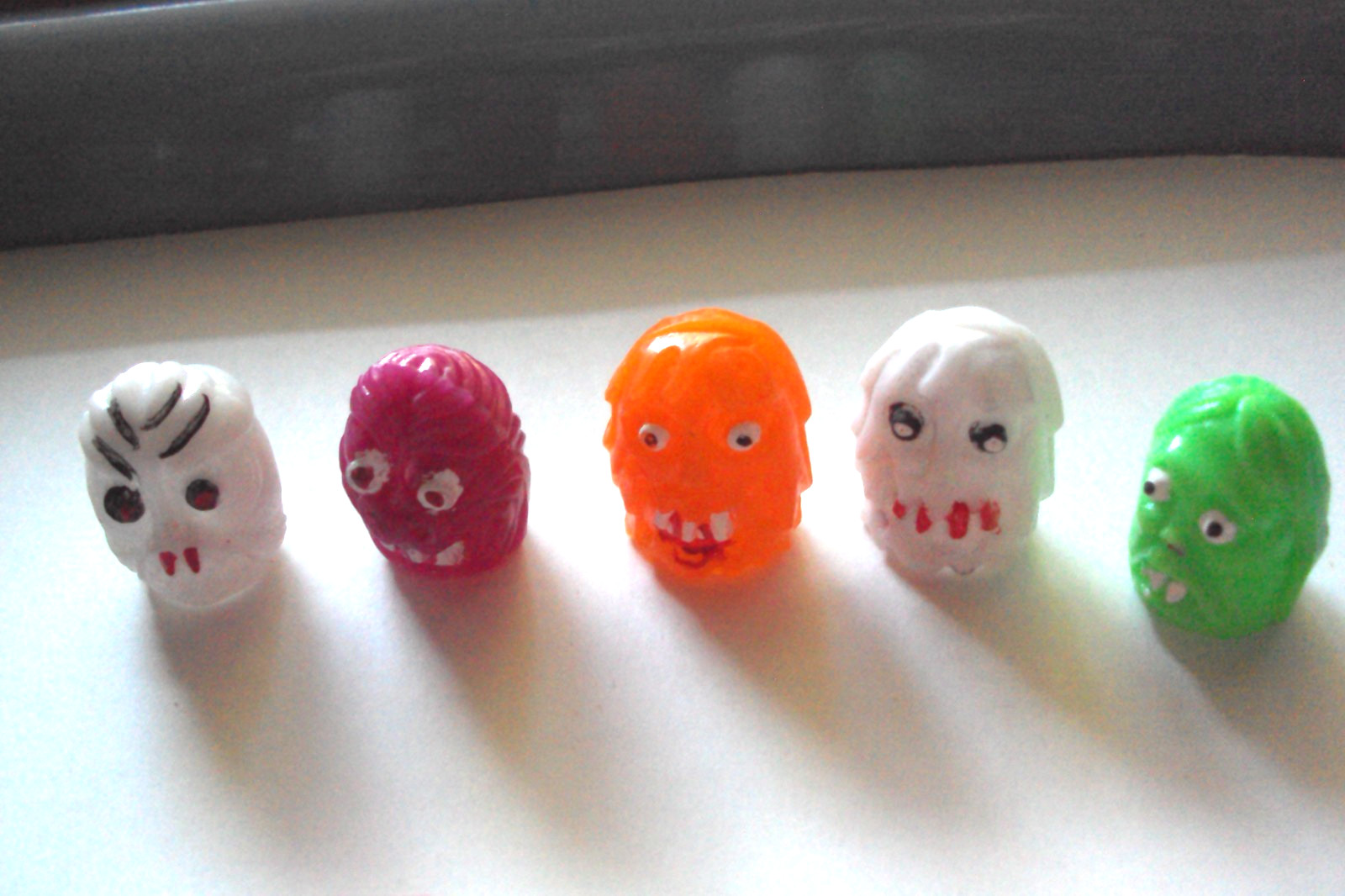 Vtg Gumball Charm Cracker Jack 60\'s HK LOT MONSTER FINGER PUPPET  Vending  prize