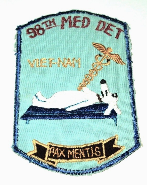 ORIGINAL 1960\'s VIETNAMESE MADE 98th MEDICAL DETACHMENT SNOOPY PATCH (GLOWS)
