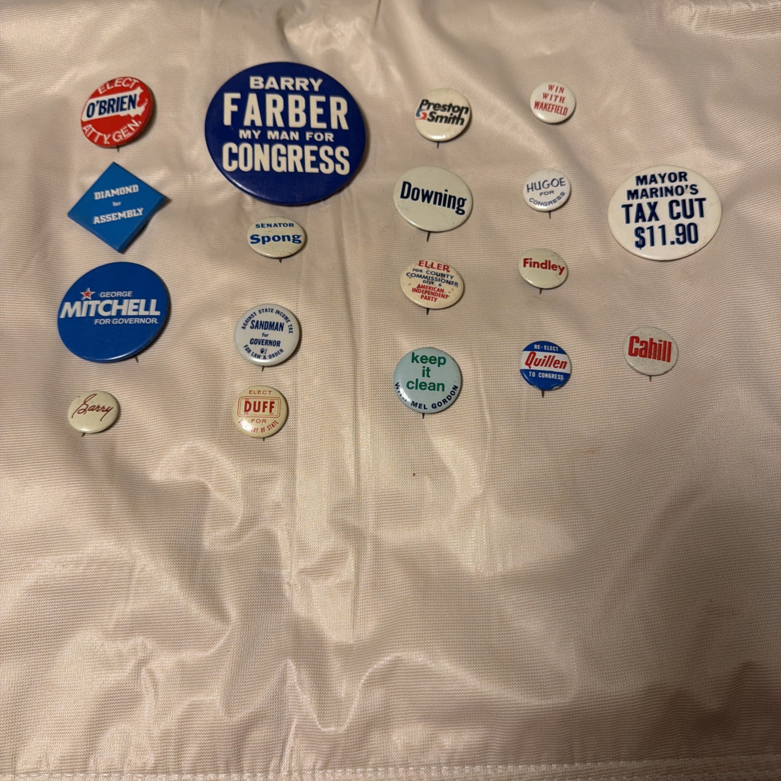18 Vintage 1970’s campaign political buttons pinbacks senator Congress