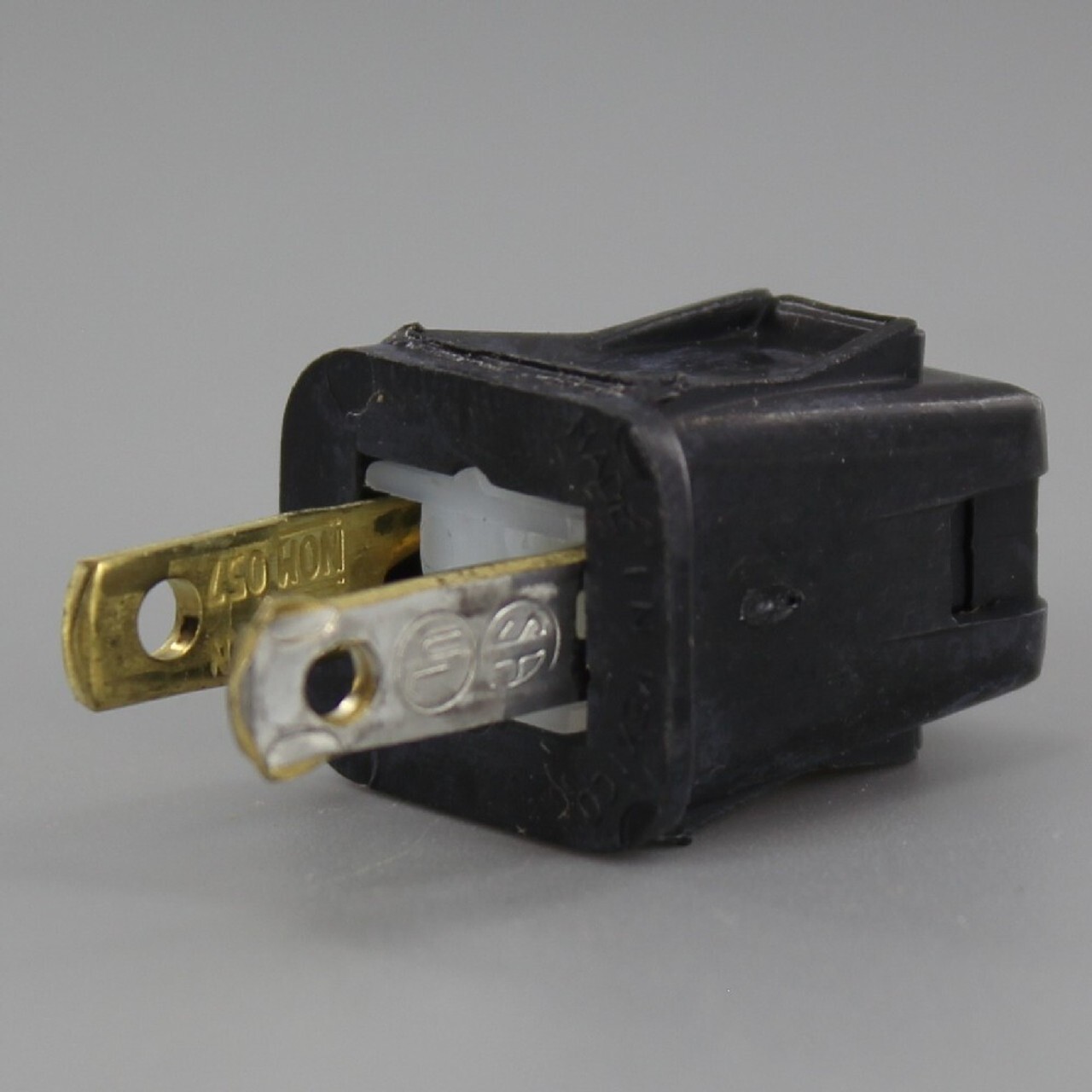 LEVITON BLACK 1-2-3 SNAP ON PLUG POLARIZED 18/2 SPT 1 LAMP CORD PLUG