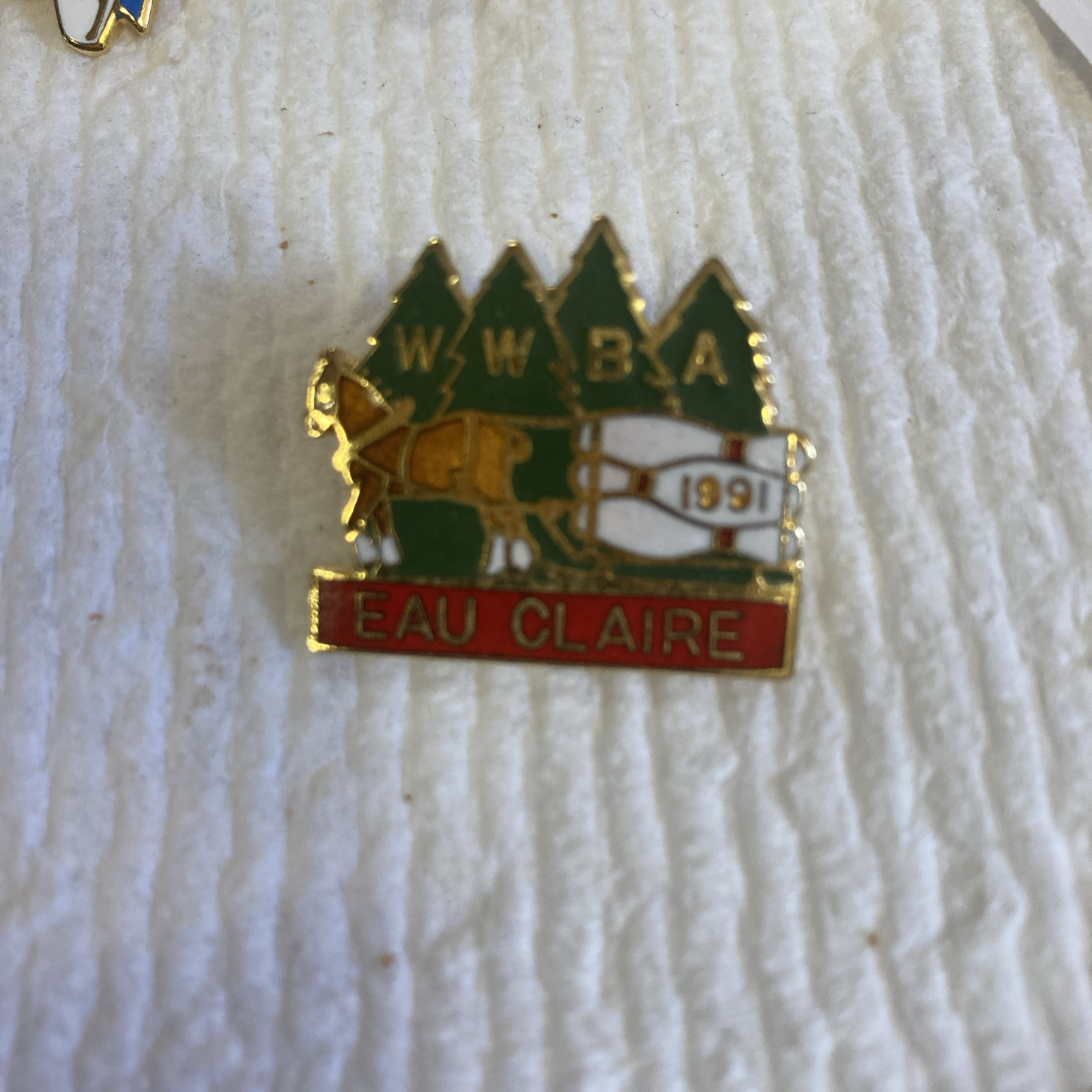 Enamel Lapel Tie Tack pin Eau Claire 1991 Bowling Wisconsin WWBA Horse Pulling