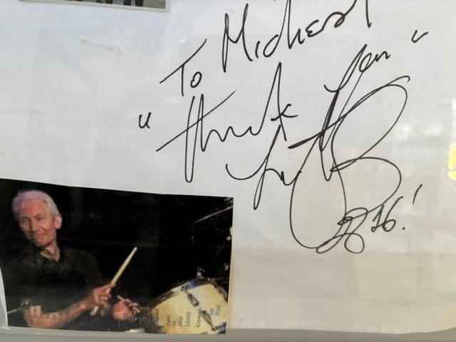 CHARLIE WATTS HAND SIGNED 8x10 PHOTO THE ROLLING STONES CHARLIE WATTS HAND SIGNED 8x10 PHOTO THE ROLLING STONES
