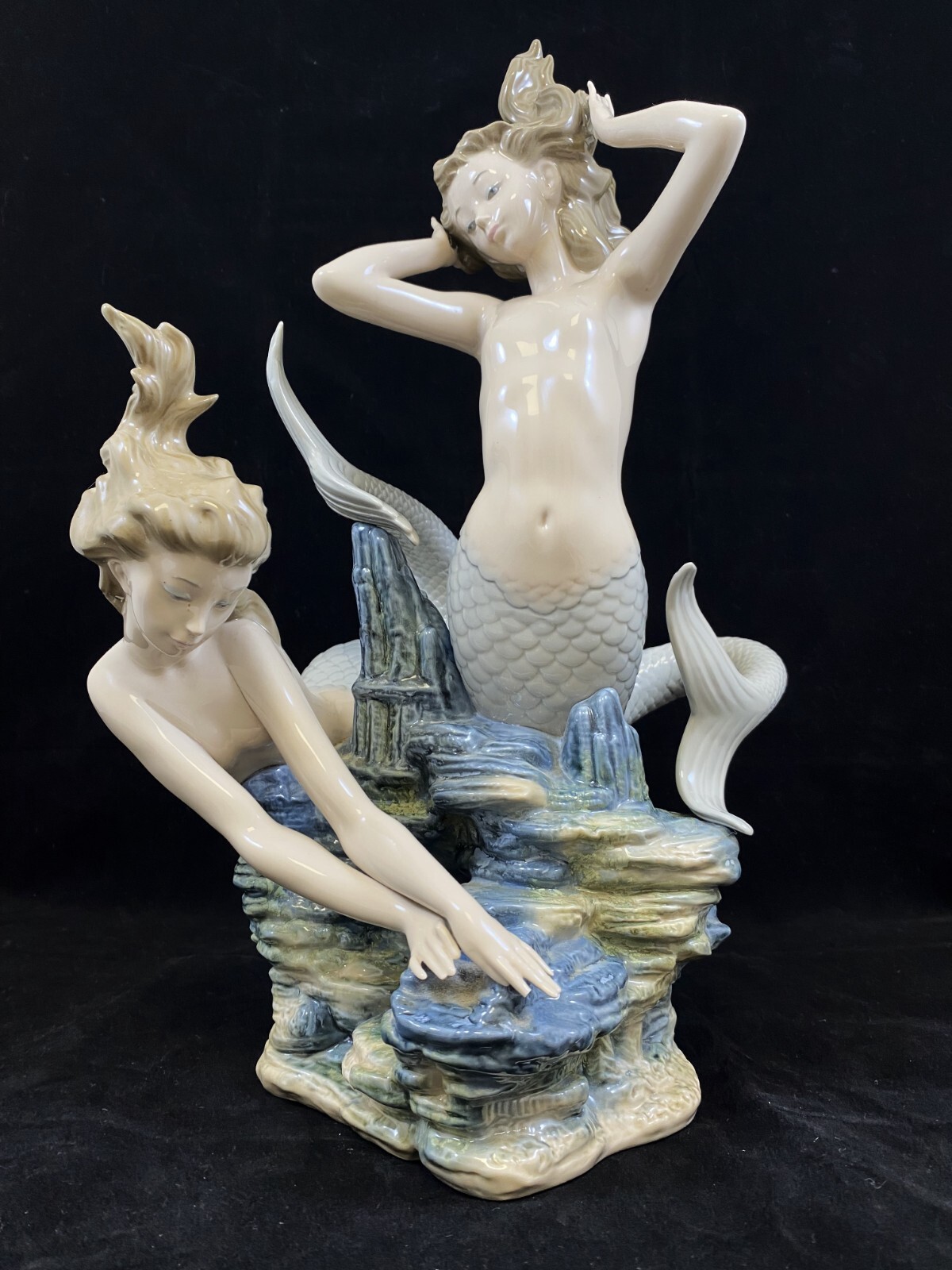 1978 LIADRO MERMAIDS PLAYING, PORCELAIN 16 1/2 