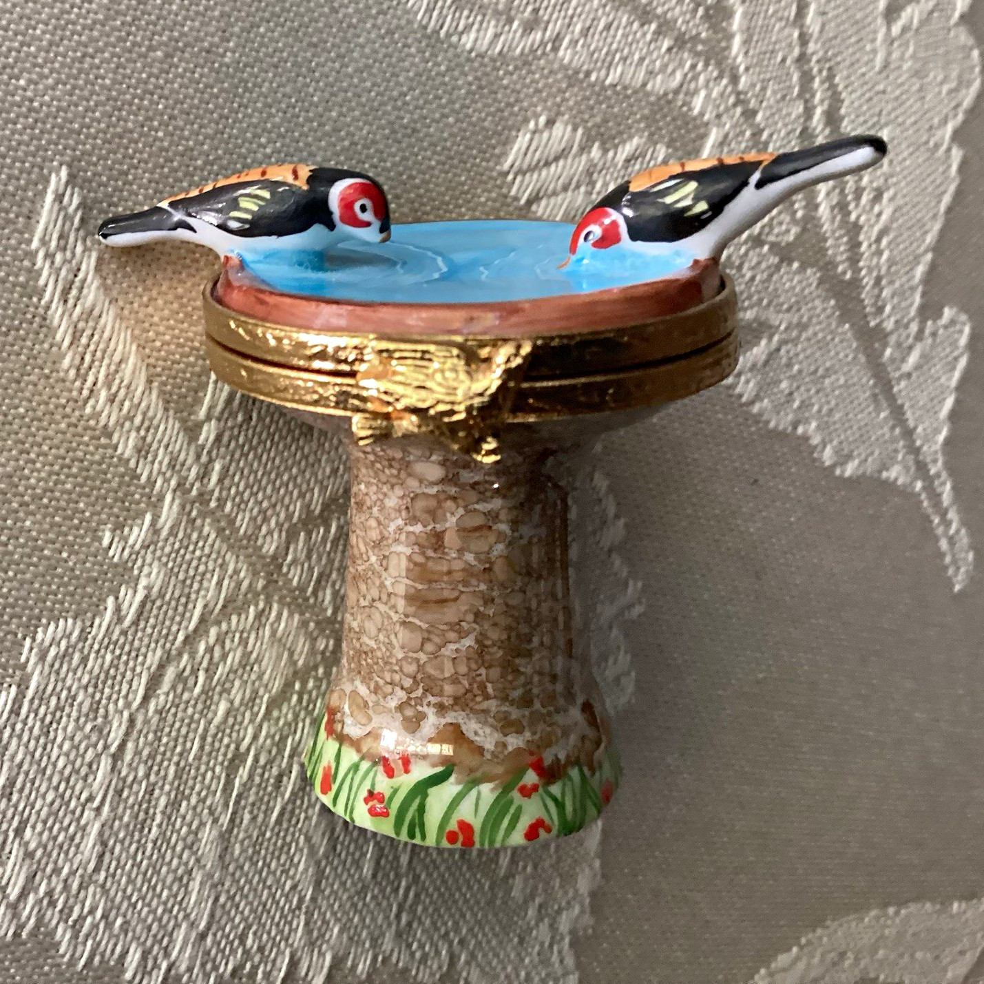 Limoges France Peint Main Hinged Trinket Box, Birds / Birdbath Signed & Number