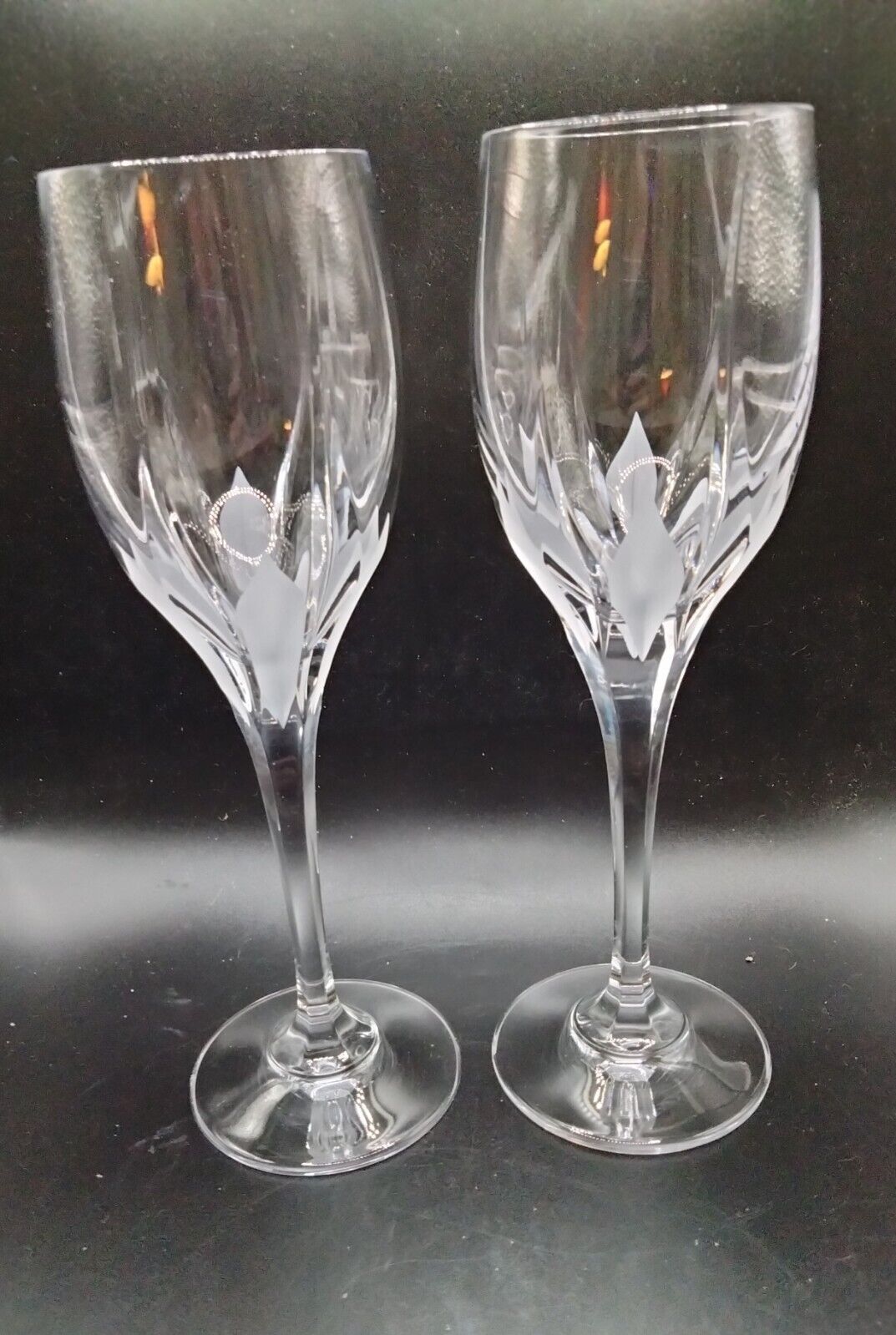 Two Mikasa Swirl Flame D\'amore Wine Glasses Frosted Flame Accents 8.25\