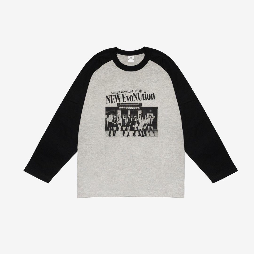NiziU / EvoiNUtion T-shirt M Gray Oversized Raglan Unopened
