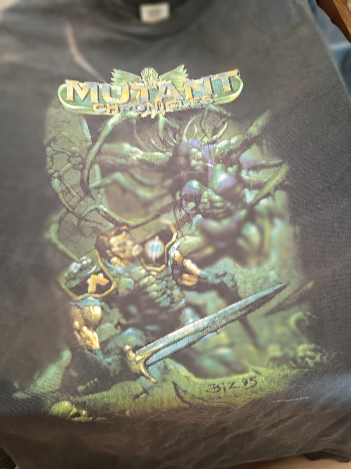 MUTANT CHRONICLES XXL T-SHIRT PRE-OWNED GOOD SMALL TEAR UNDER SLEEVE