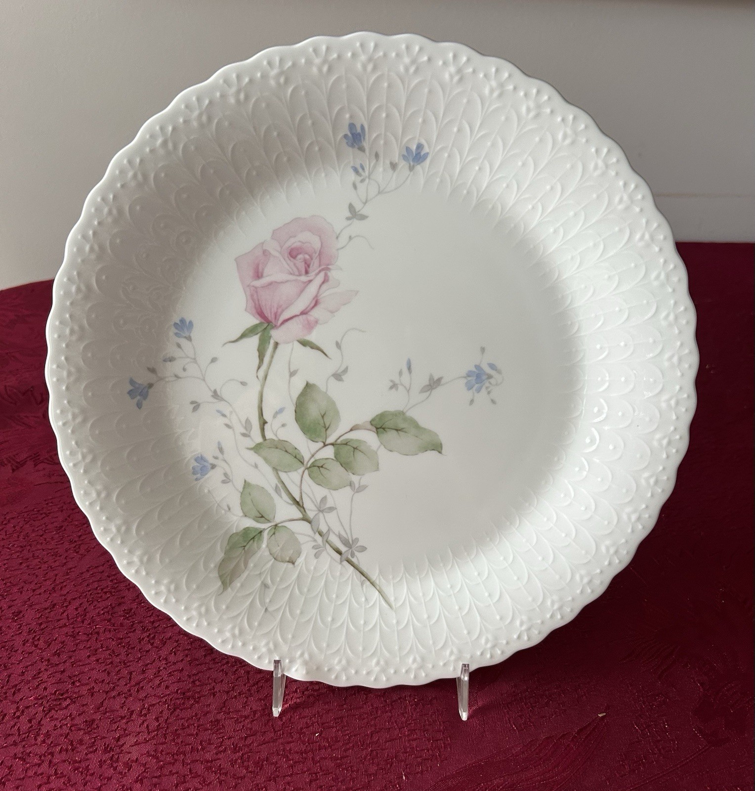 Mikasa April Rose Embossed Dinner Plates 10 5/8” Pink Rose White Japan, Mint