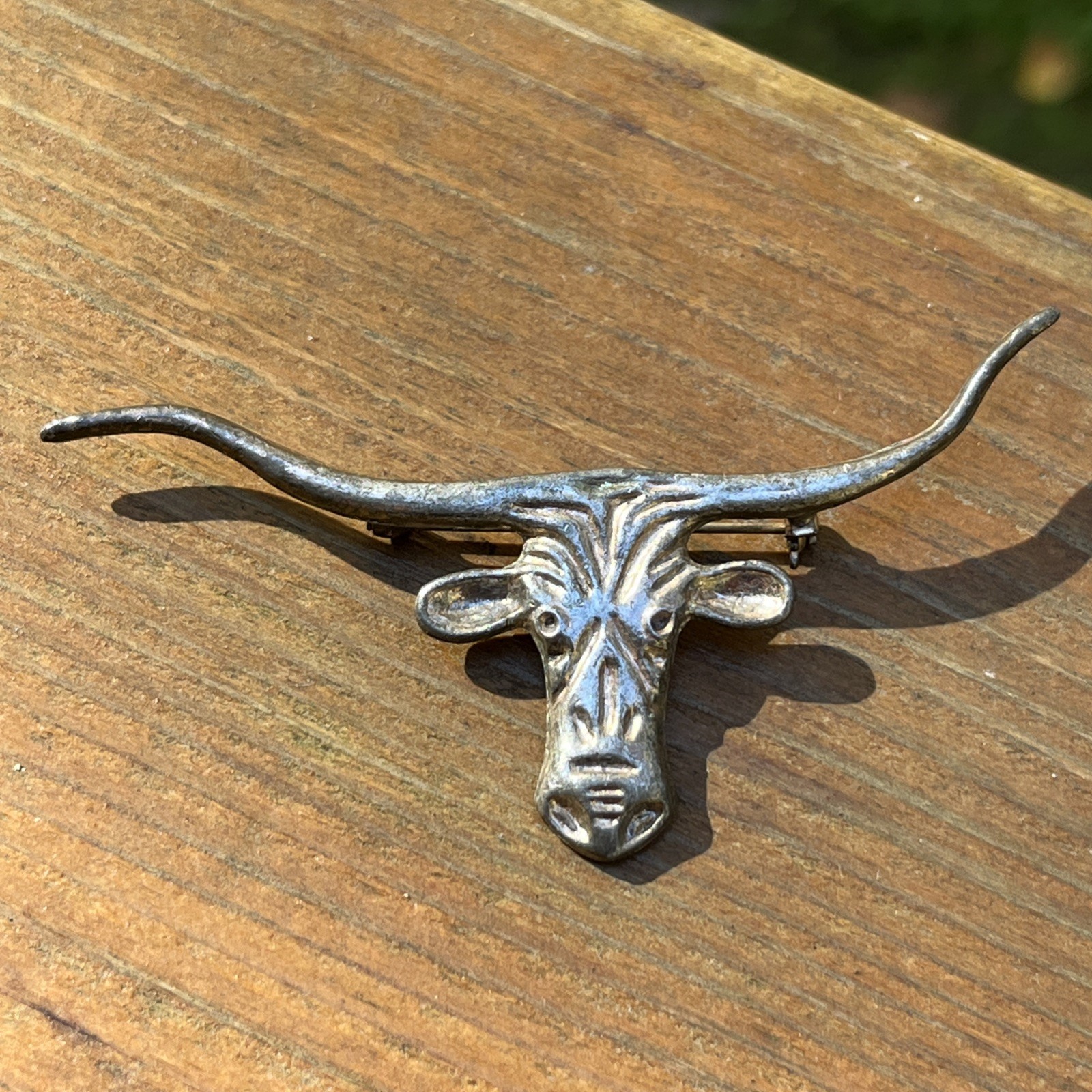 Steer pin vintage old metal bull cow cowboy pinback Western memorabilia, large 