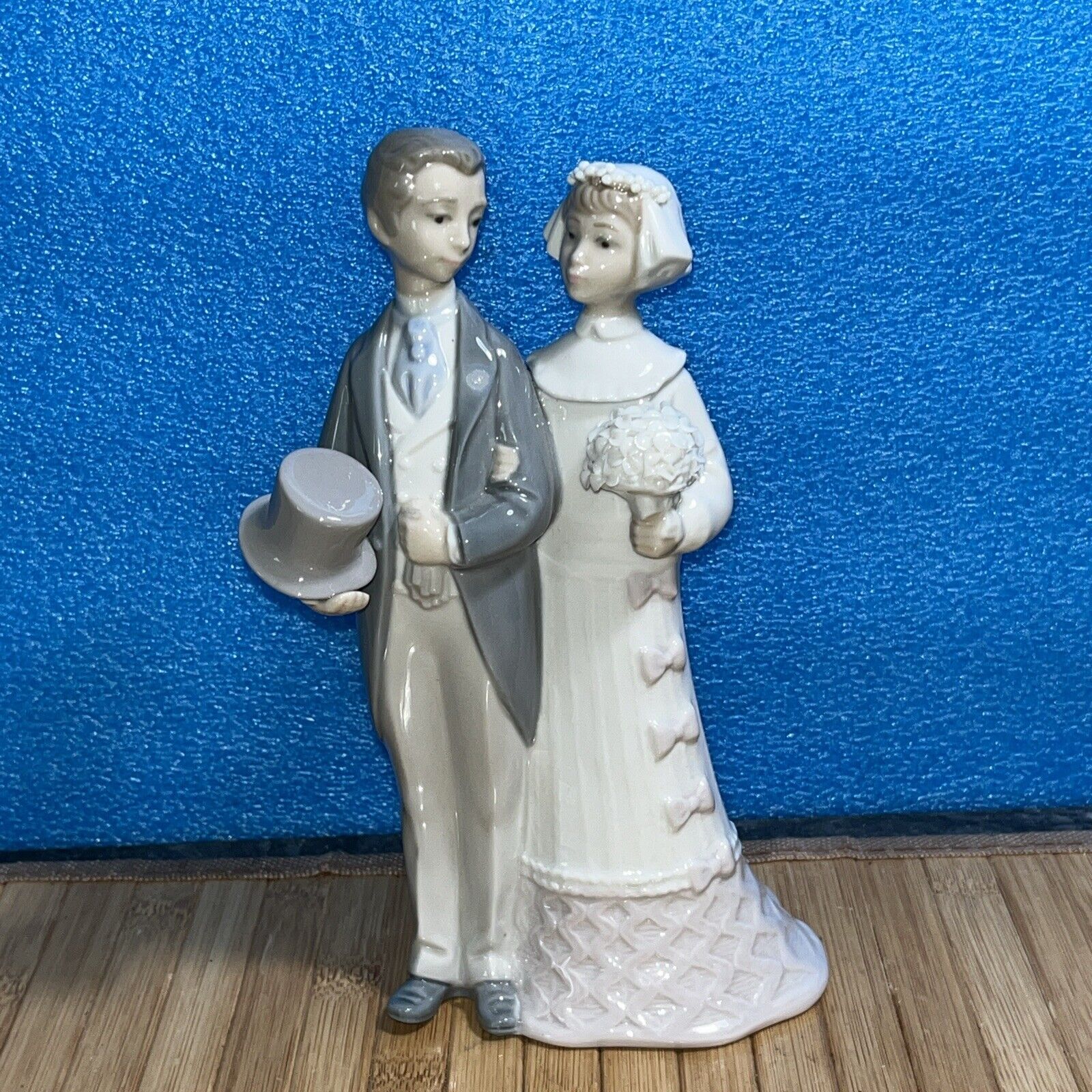 Vintage Lladro porcelain figurine 4808 bride and groom couple married excellent