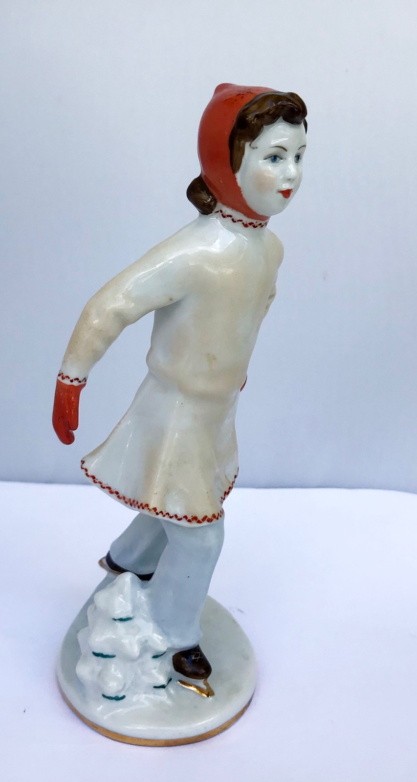 VINTAGE USSR  LFZ LOMONOSOV PORCELAIN FIGURINE 