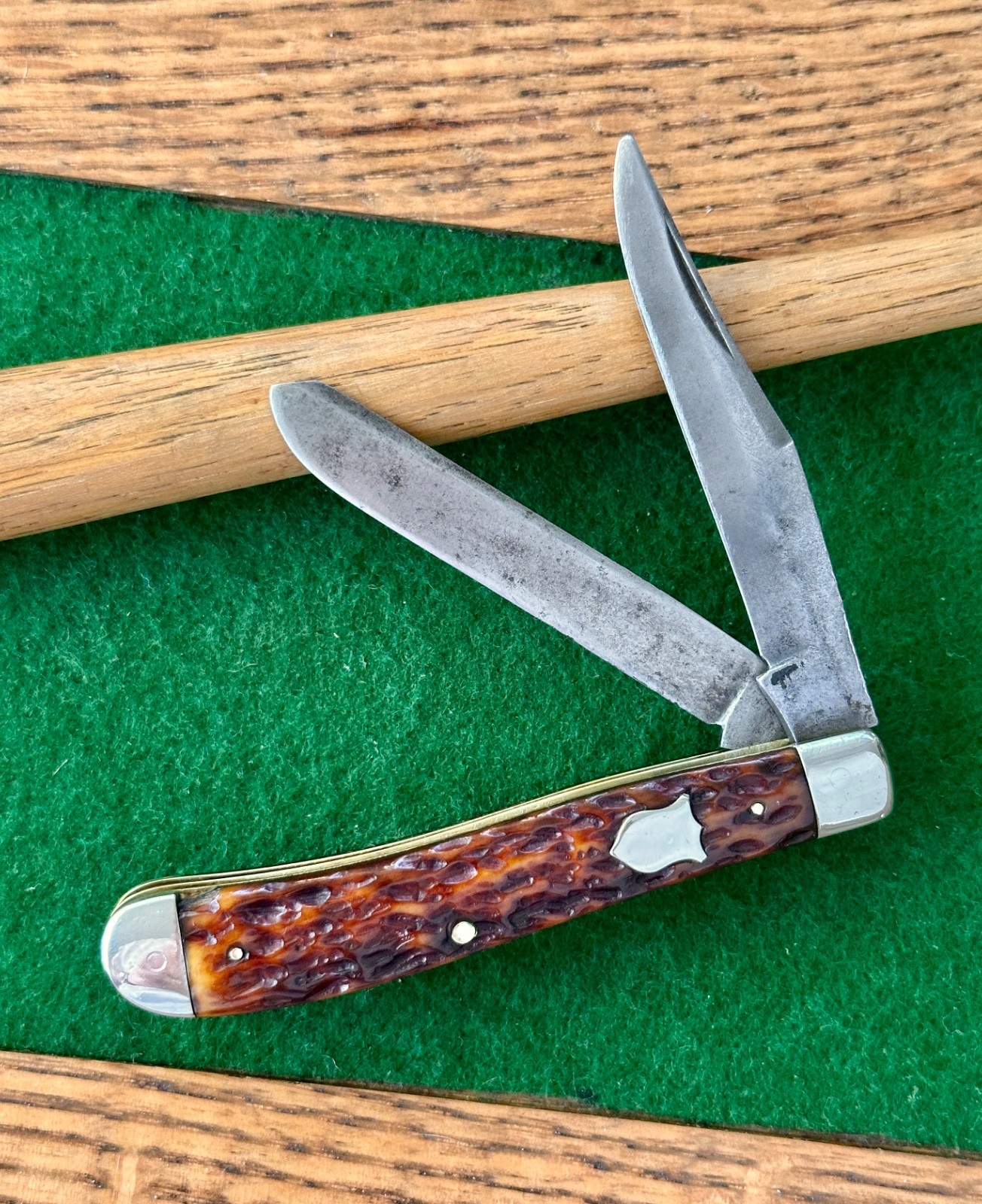 Beautiful Vintage No Stamp (made by Camillus) Rogers Bone Trapper Pocket Knife