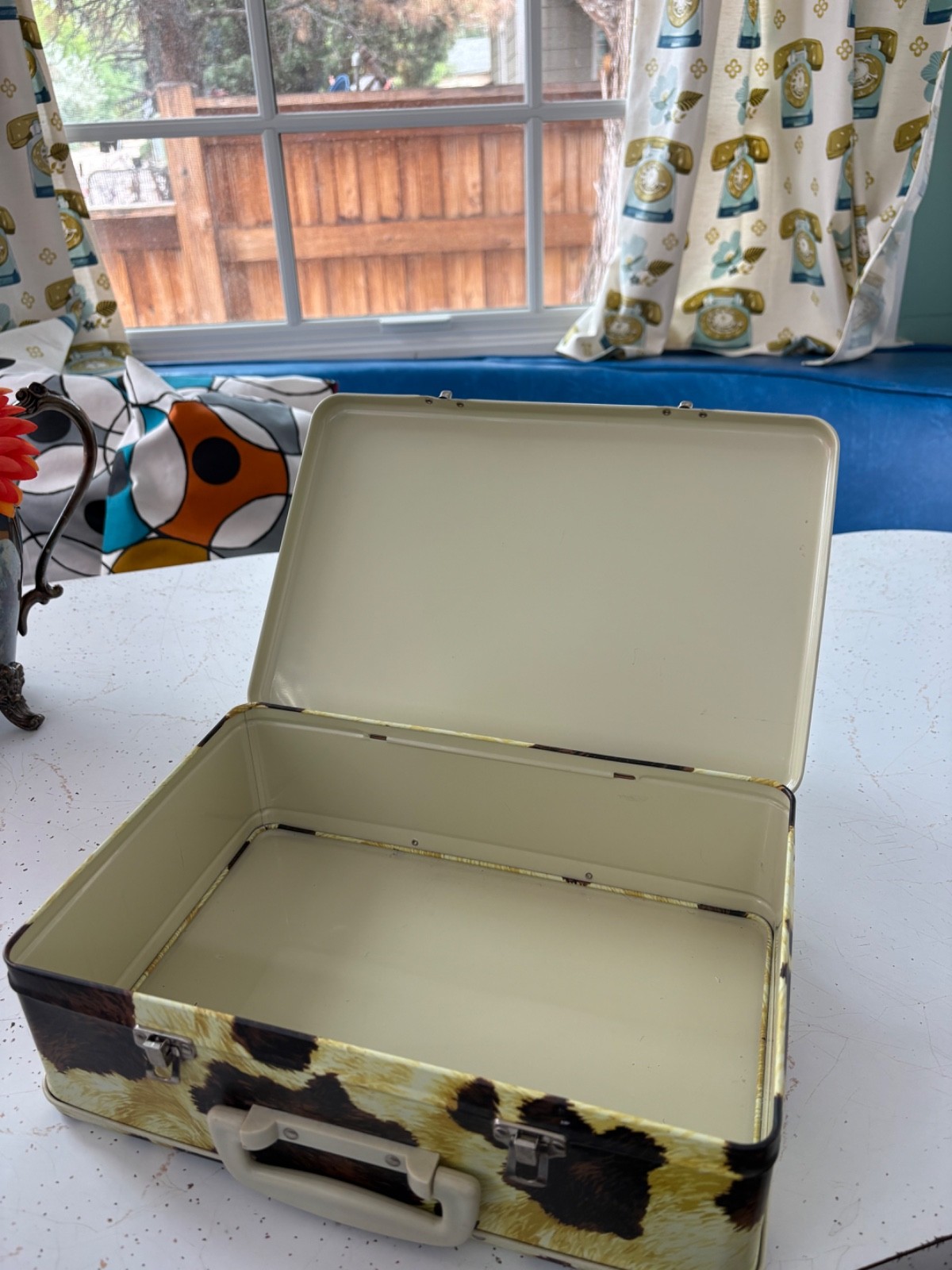 Vintage Howdy Buckaroo Metal Lunch Box Western Cowgirl Rodeo Art Cow Print