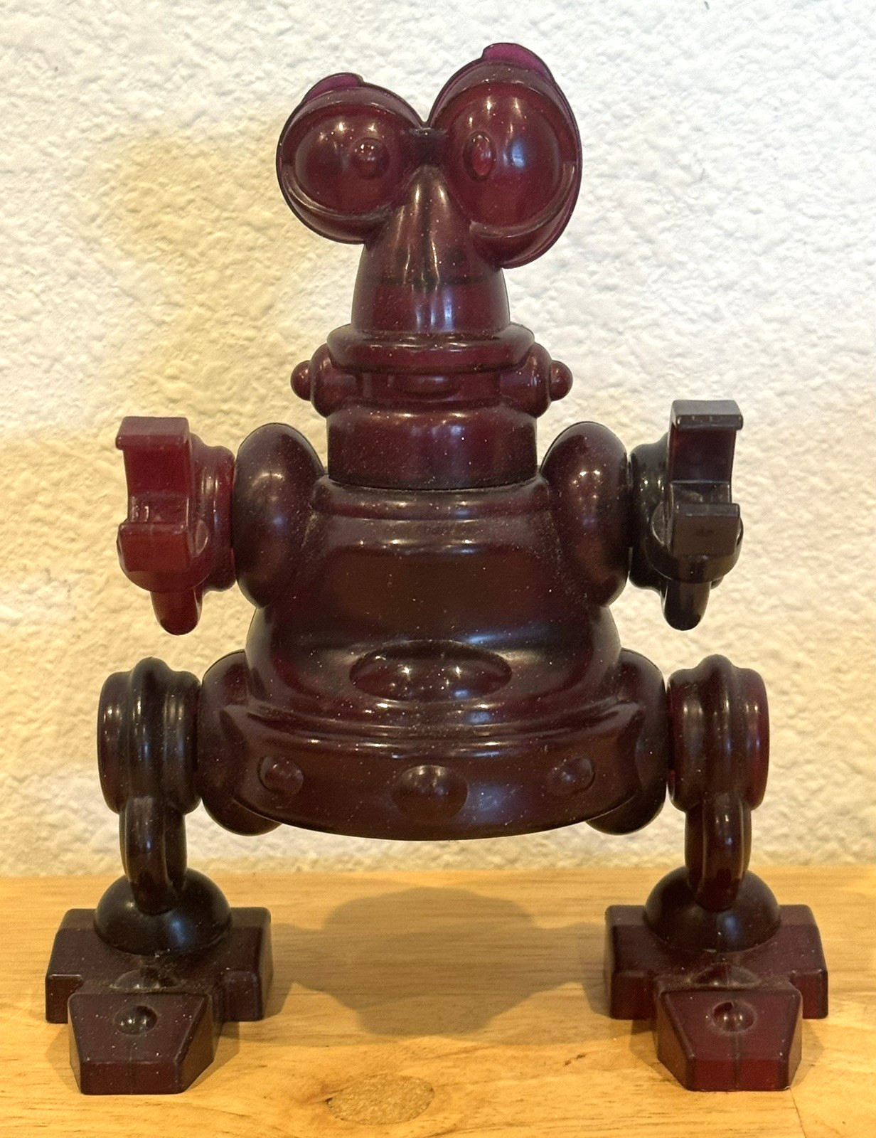 Vintage Walt Disney World Epcot Innoventions Burgundy 6\ Vintage Walt Disney World Epcot Innoventions Burgundy 6\