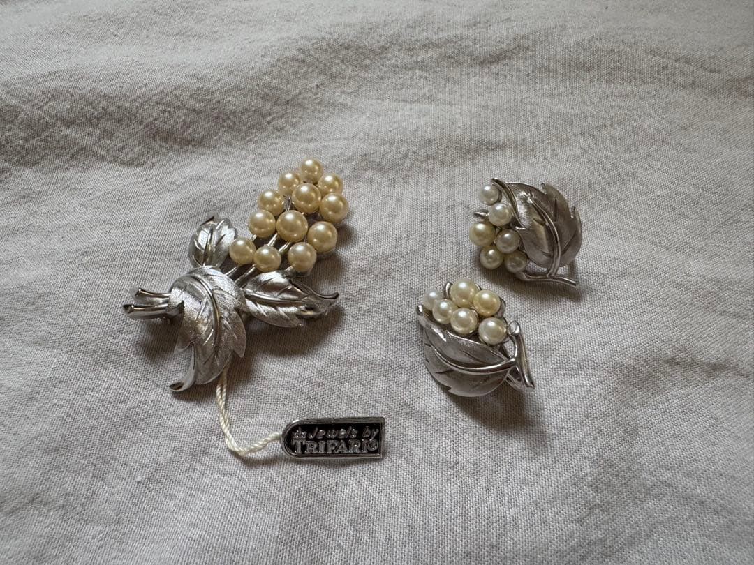 Trifari Silver Leaf Pearl Brooch & Earring Set with Tag