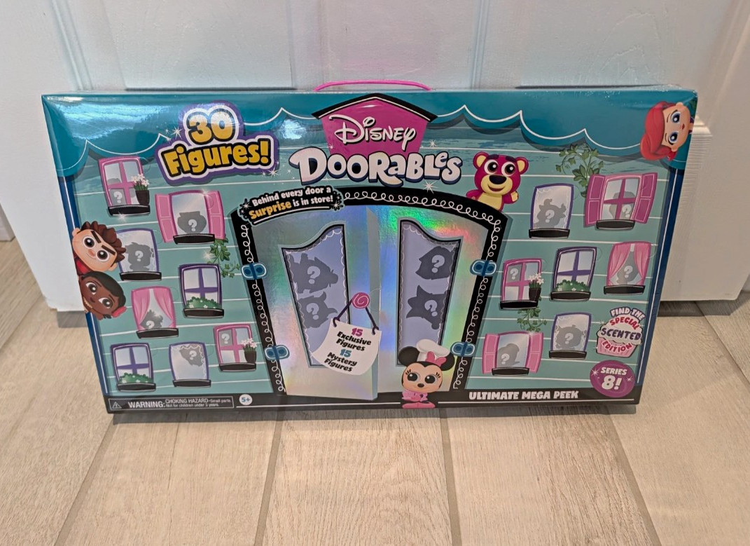 Disney Doorables Ultimate Mega Peek Series 8 Set - 30 Figures