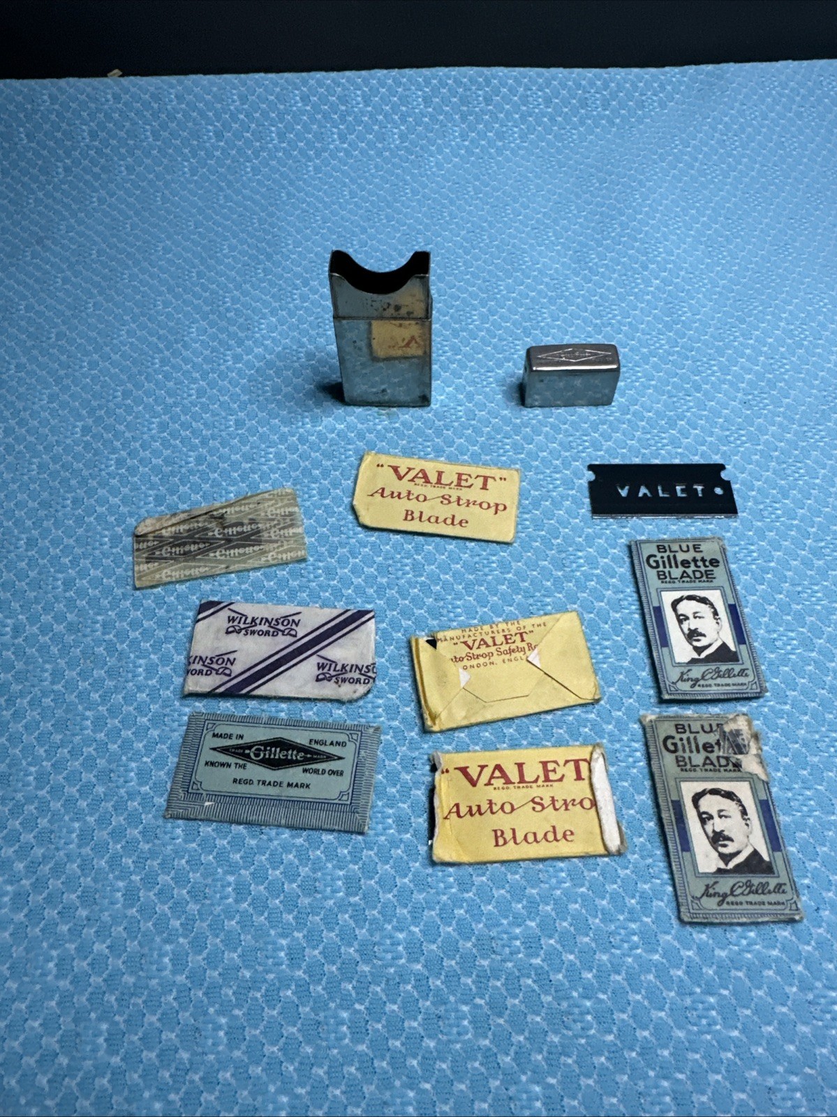 Lot of 10 Vintage 1930s-40s Razor Blades Gillette, Valet, With Case