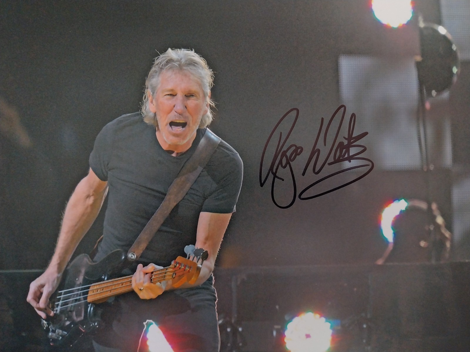 Roger Waters Pink Floyd Signed Autograph Photograph COA Roger Waters Pink Floyd Signed Autograph Photograph COA