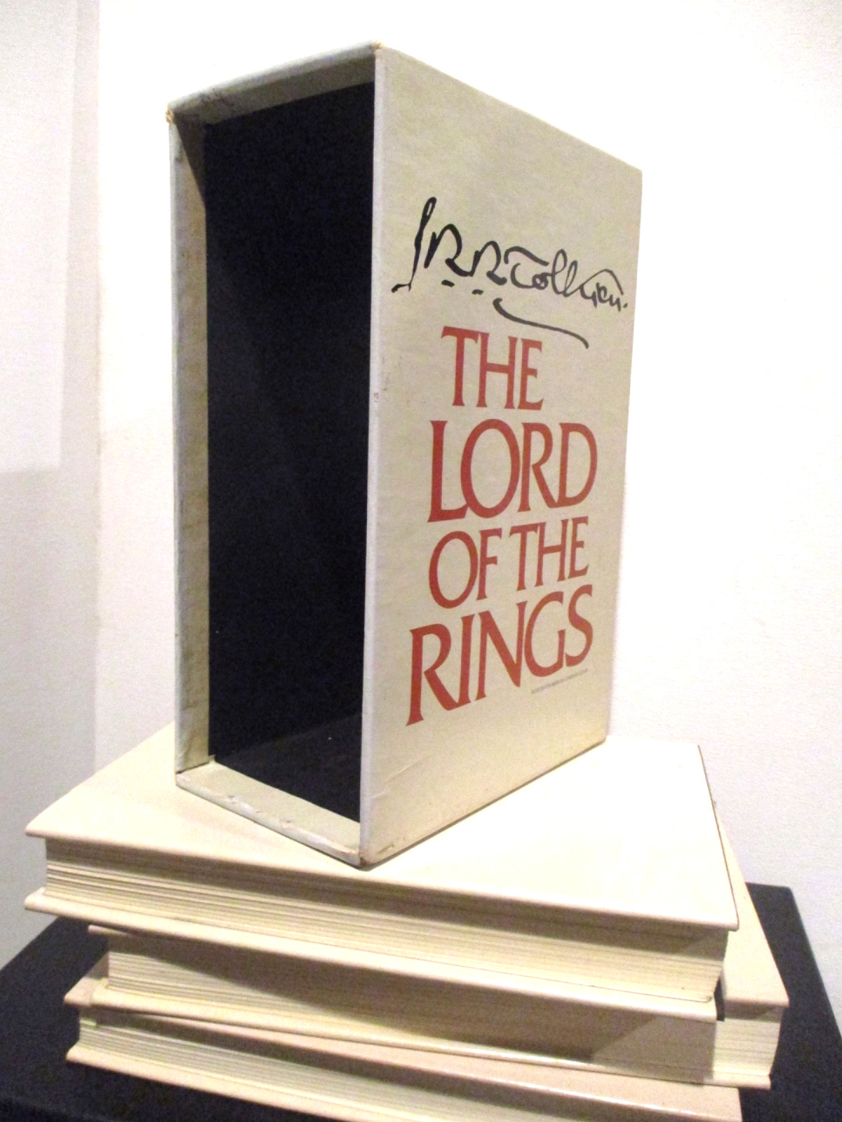 J.R.R. TOLKEIN THE LORD OF THE RINGS TRILOGY MINT NEVER USED. 1978 BCE 15TH J.R.R. TOLKEIN THE LORD OF THE RINGS TRILOGY MINT NEVER USED. 1978 BCE 15TH