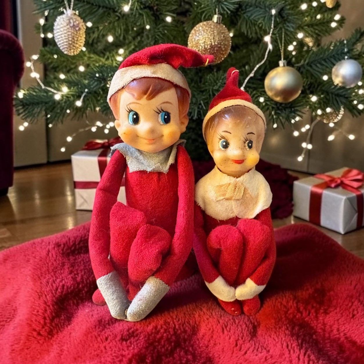 Vintage PAIR of ADORABLE KNEE HUGGER PIXIE ELVES Japan MCM Molded Rubber Faces