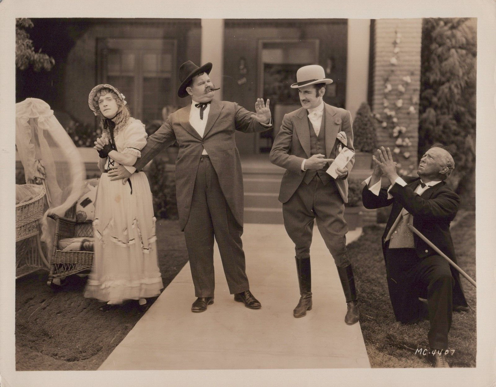 STAN LAUREL + OLIVER HARDY 1920s SILENT FILM COMEDY CHARLIE CHASE Photo J 33