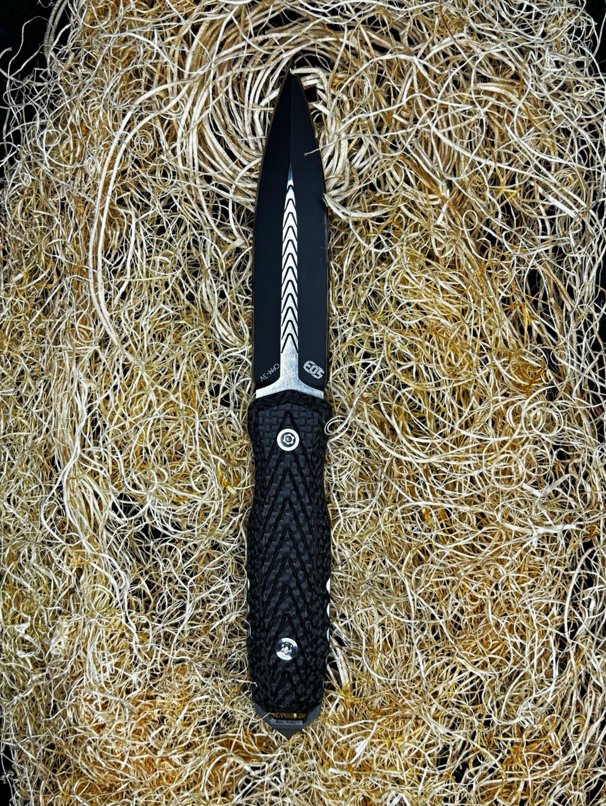 *RARE*-EOS Thresher(Full Size) Dagger-Two-Tone Blade, Carbon Fiber Scales CPM-3V *RARE*-EOS Thresher(Full Size) Dagger-Two-Tone Blade, Carbon Fiber Scales CPM-3V