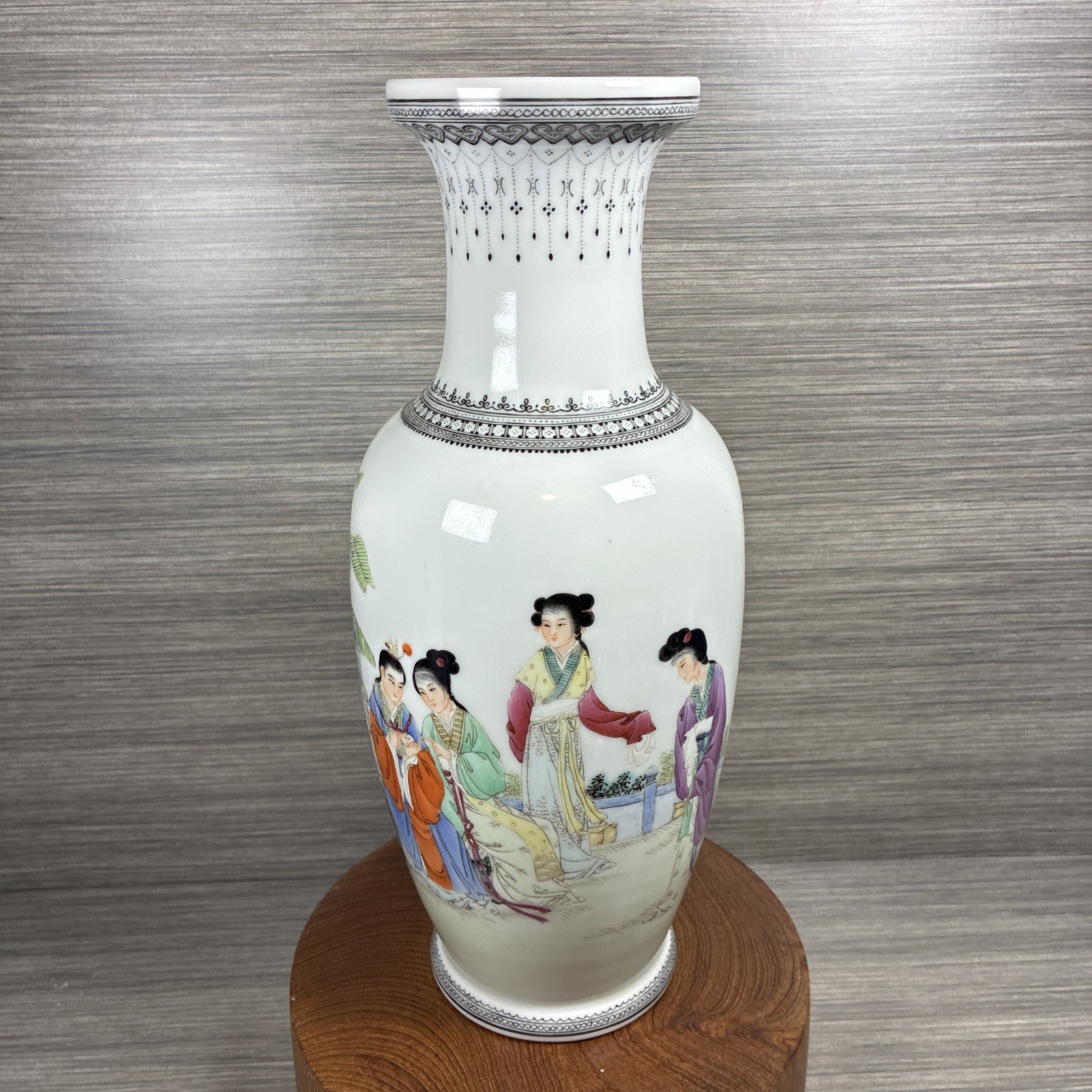 VTG Chinese Porcelain Vase Jingdezhen Rice Grain Famille Rose Court Ladies READ VTG Chinese Porcelain Vase Jingdezhen Rice Grain Famille Rose Court Ladies READ