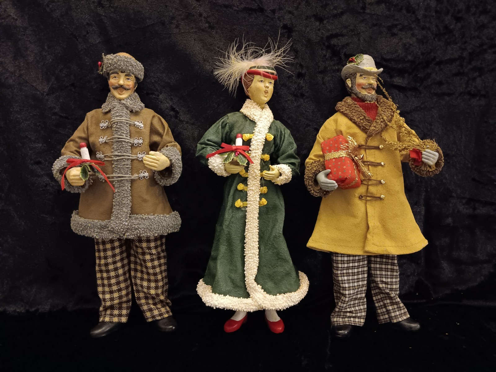 Set Of 3 Vtg 1987 - 88 Clothtique Possible Dreams Christmas Carolers Victorian 